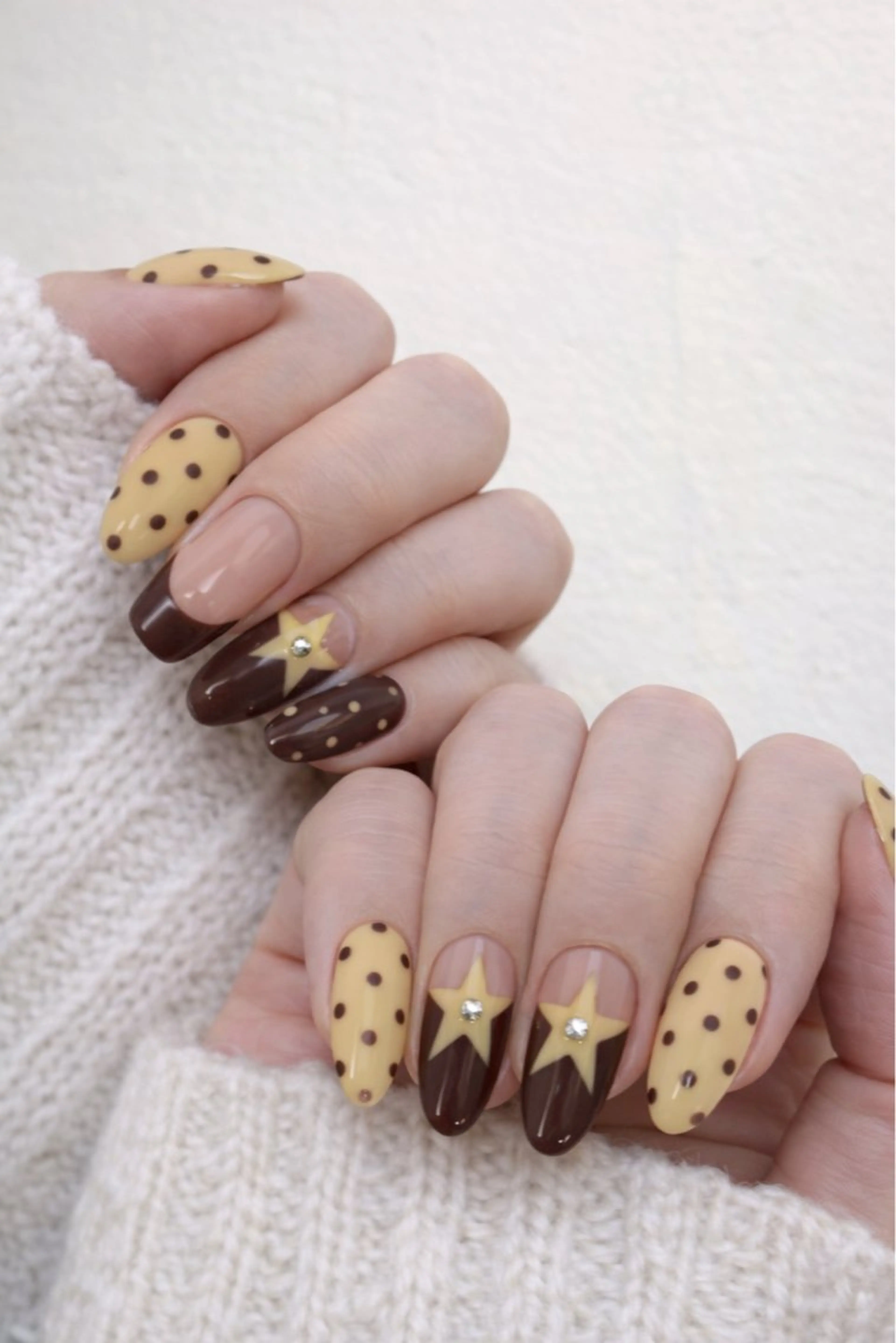 ネイル アートネイル ゴールド ハンドネイル Roger 舞のネイルデザイン