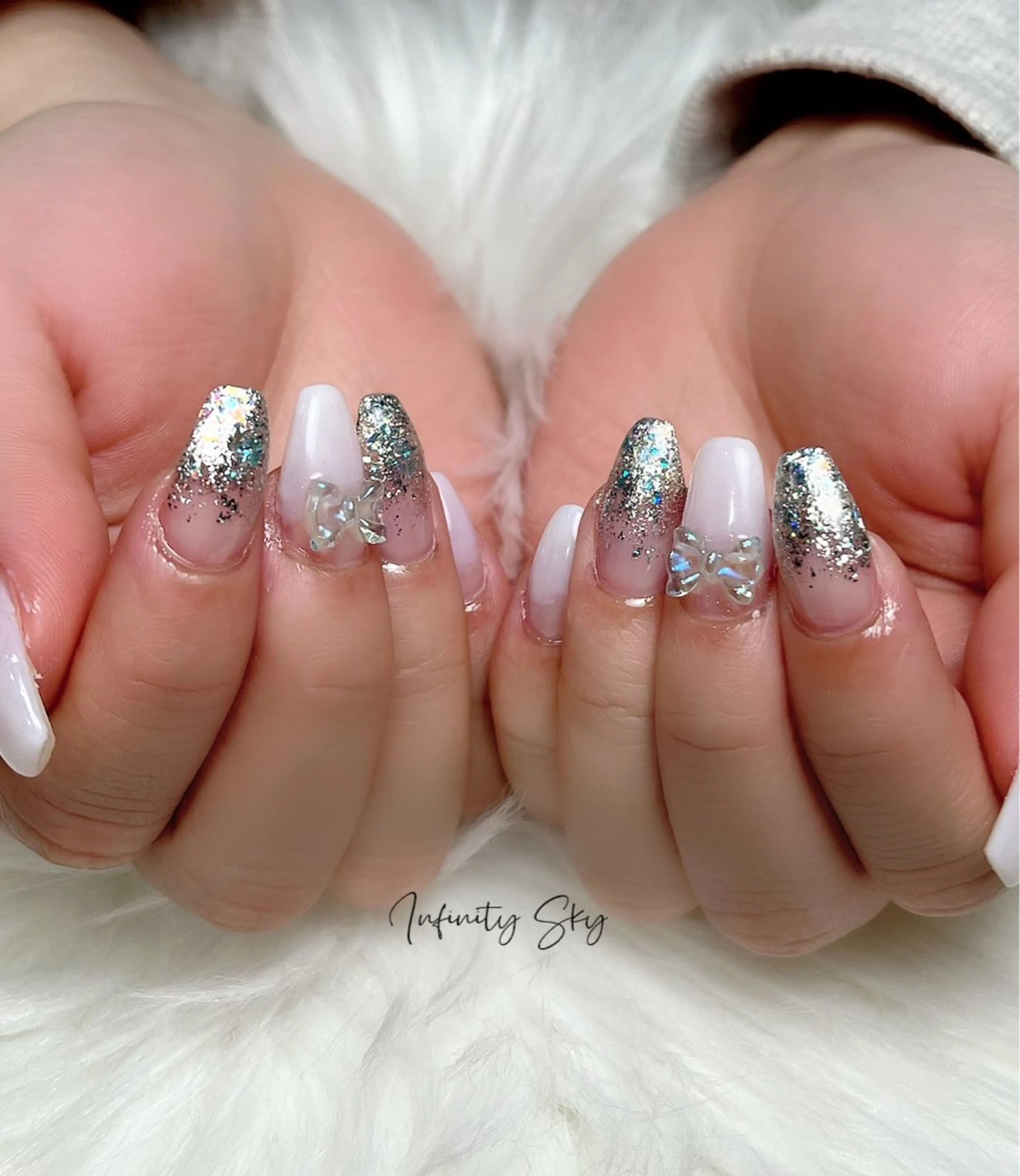 ネイル ラメ(グリッター) ラメグラデーション リボン ホワイト infinity skyのネイルデザイン