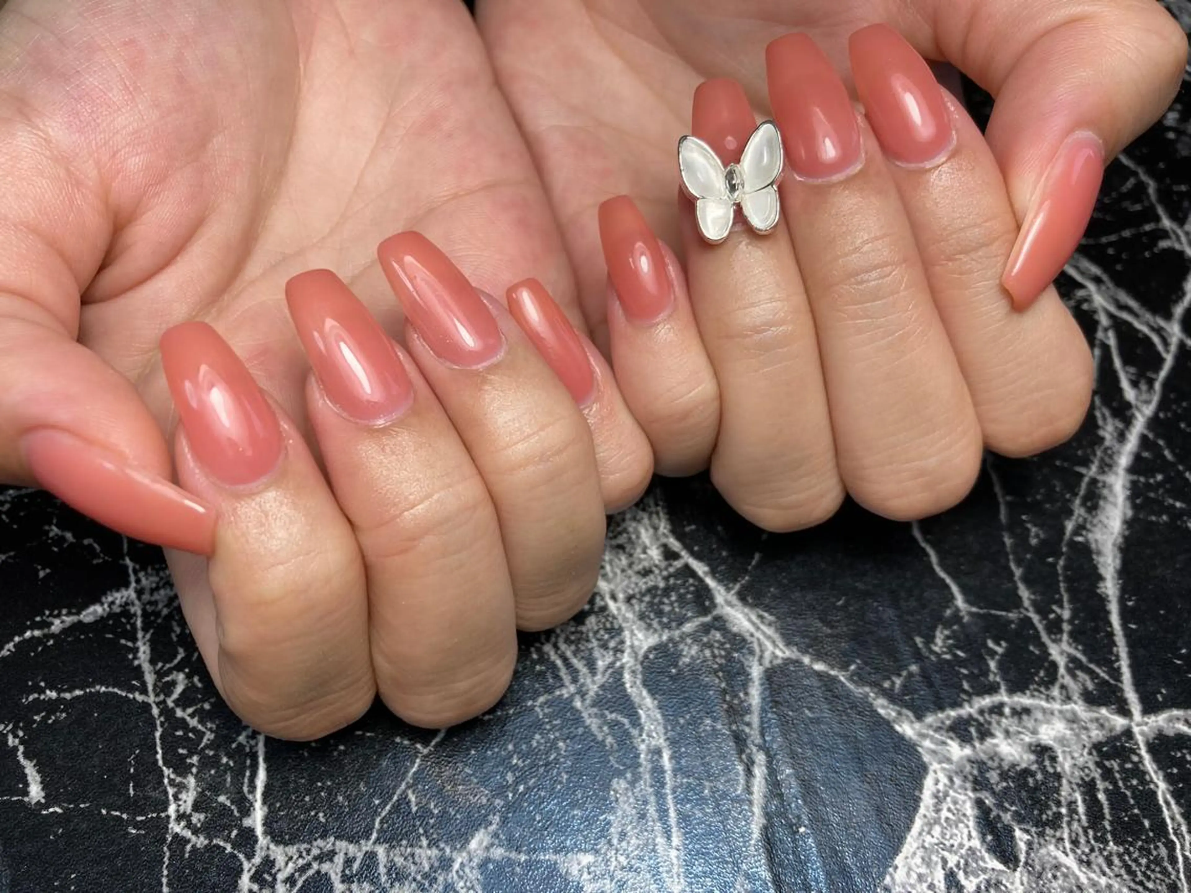 セミロング ネイル ハンドネイル フットネイル ✴︎ Delightのネイルデザイン