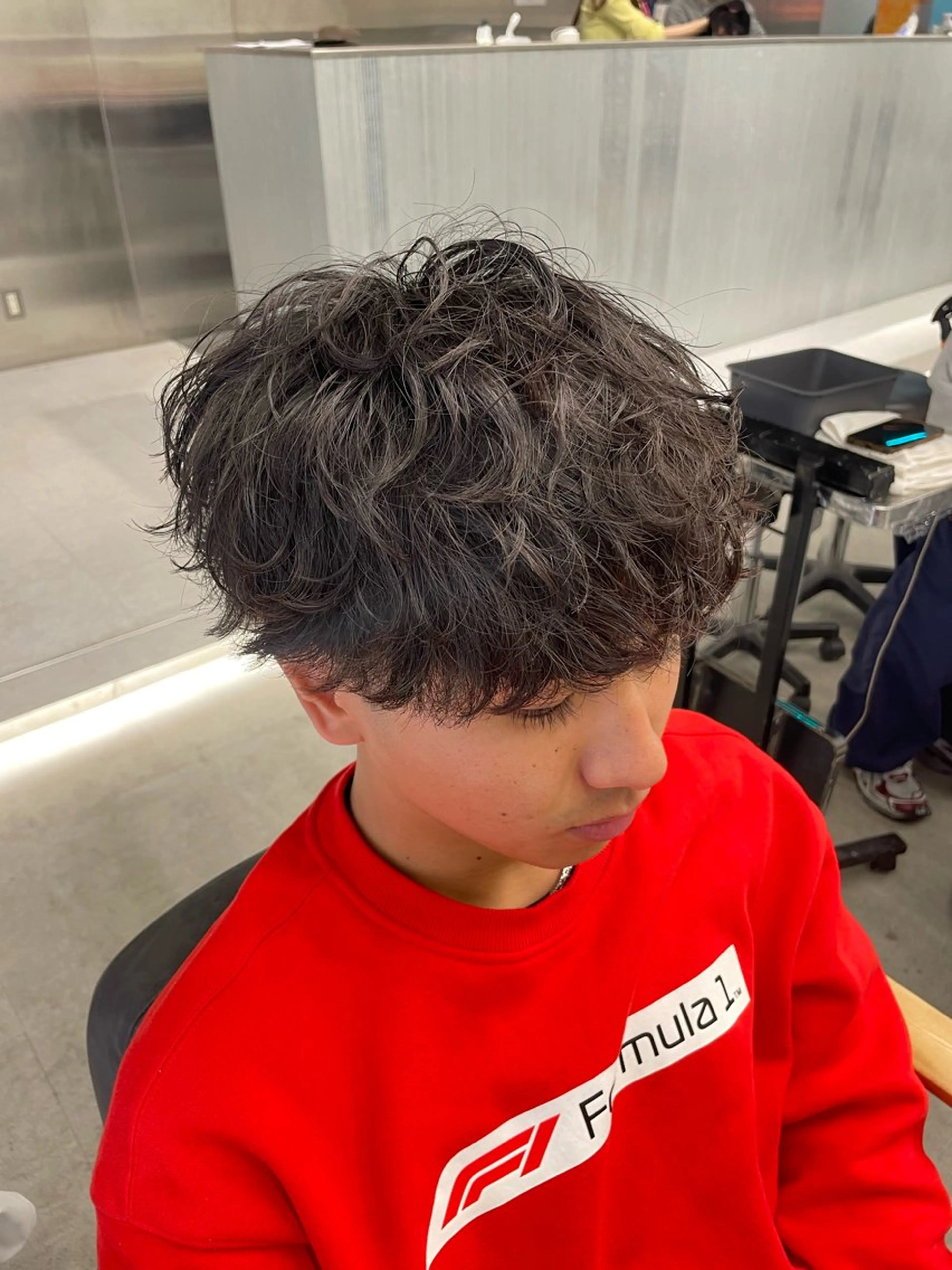 ショート カラー パーマ メンズ メンズパーマ メンズツイストパーマ 波巻きパーマ スパイラルパーマ ツイストパーマ カット ヘアカラー パーマ フェザーショート⚡️ REONのヘアスタイル