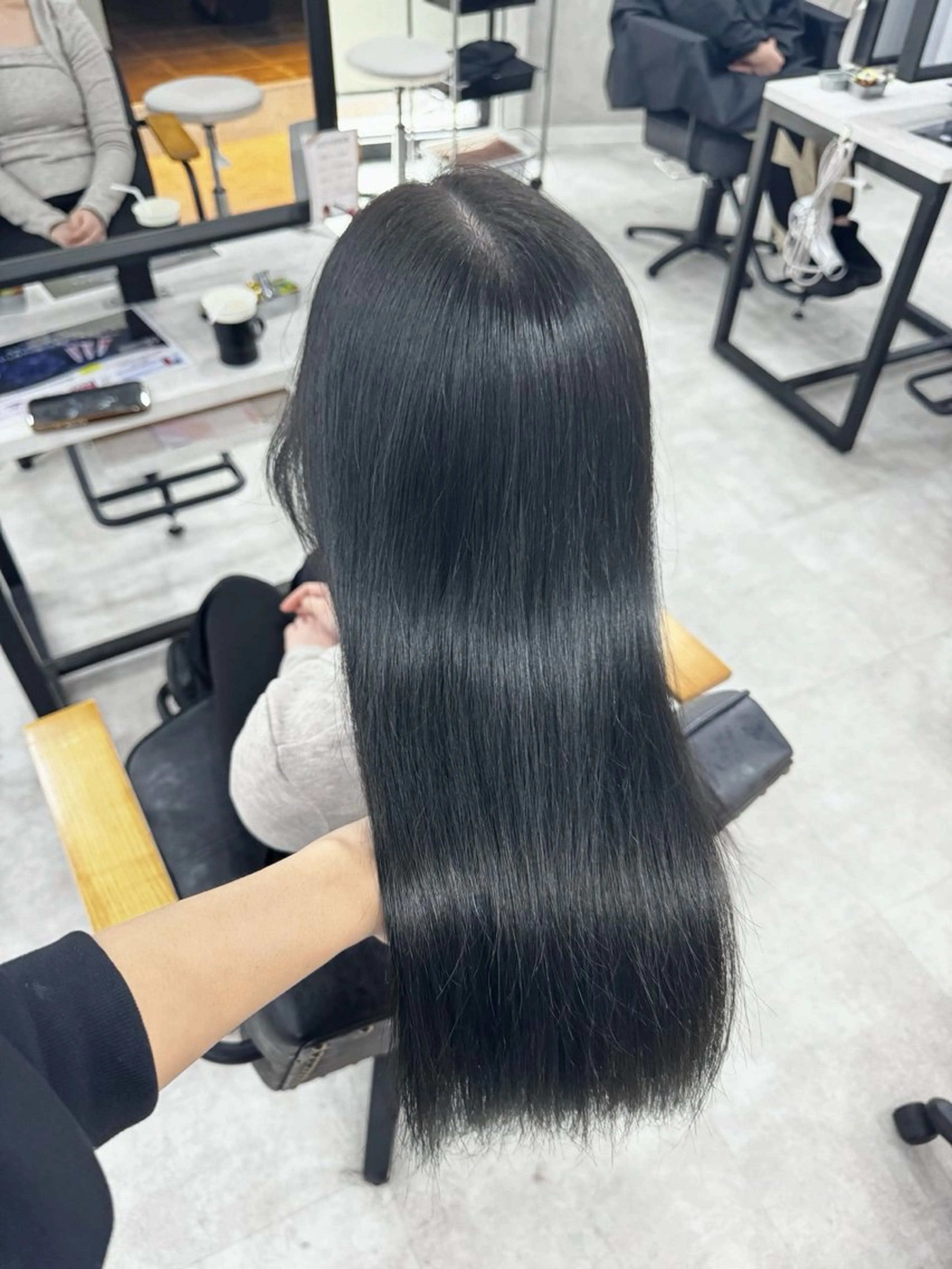 ロング カラー アッシュ アッシュブラウン ベージュカラー 黒髪 ブリーチ ヘアカラー トリートメント 赤み無し柔らかカラー 【梅田】madokaのヘアスタイル
