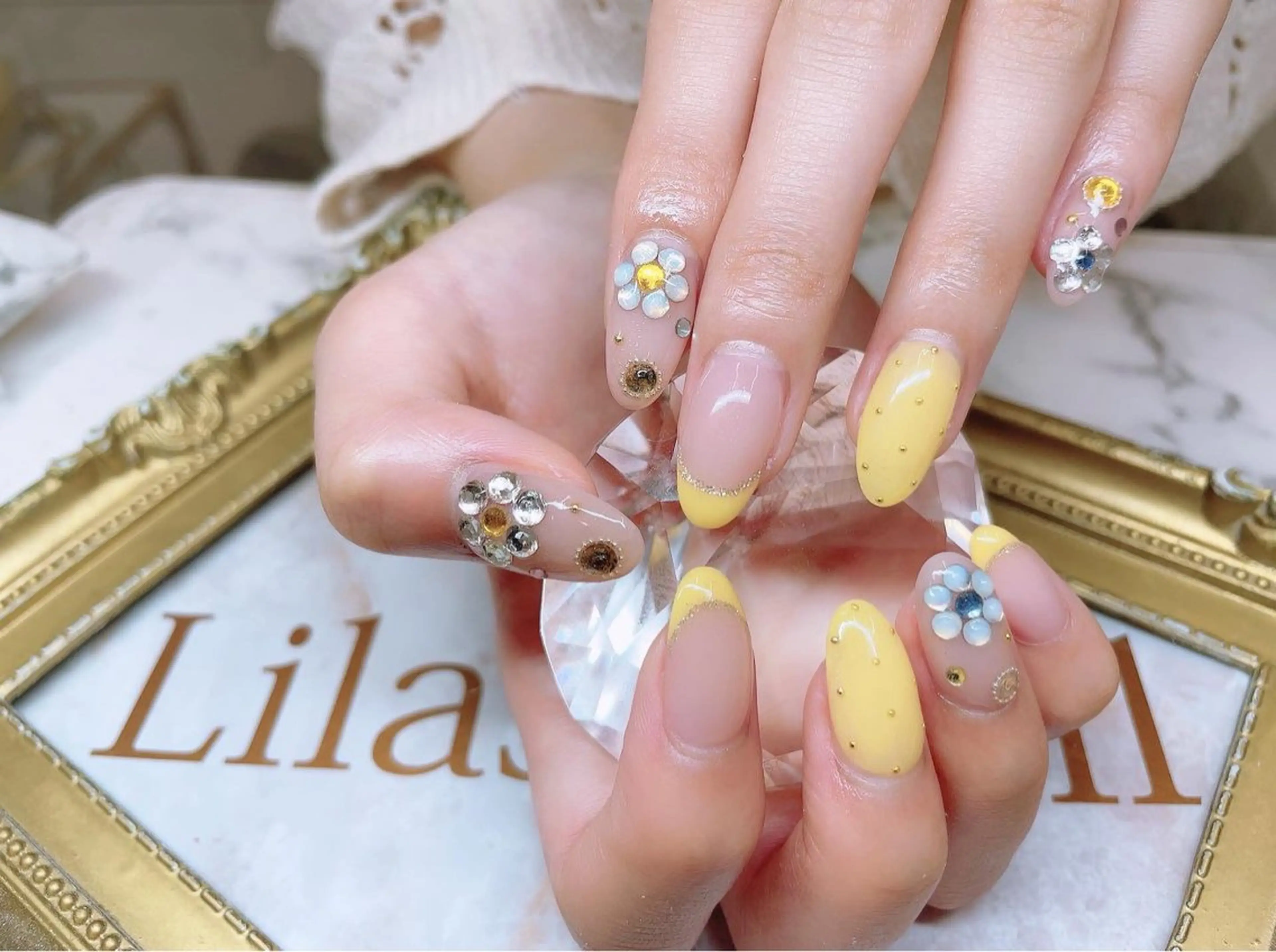 ネイル ドット フラワーネイル フレンチネイル ジェルネイル ハードジェル Lilas Nailのネイルデザイン