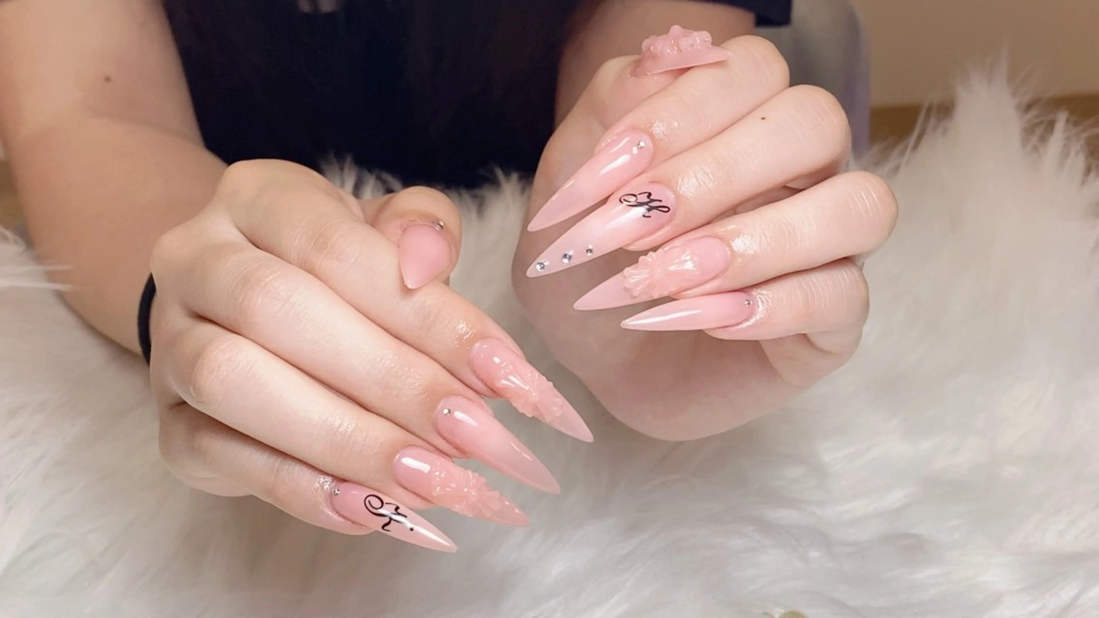 ネイル チークネイル フラッシュネイル フレンチネイル ガラスフレンチ キラキラネイル ハンドネイル Rei _Nail 新宿のネイルデザイン