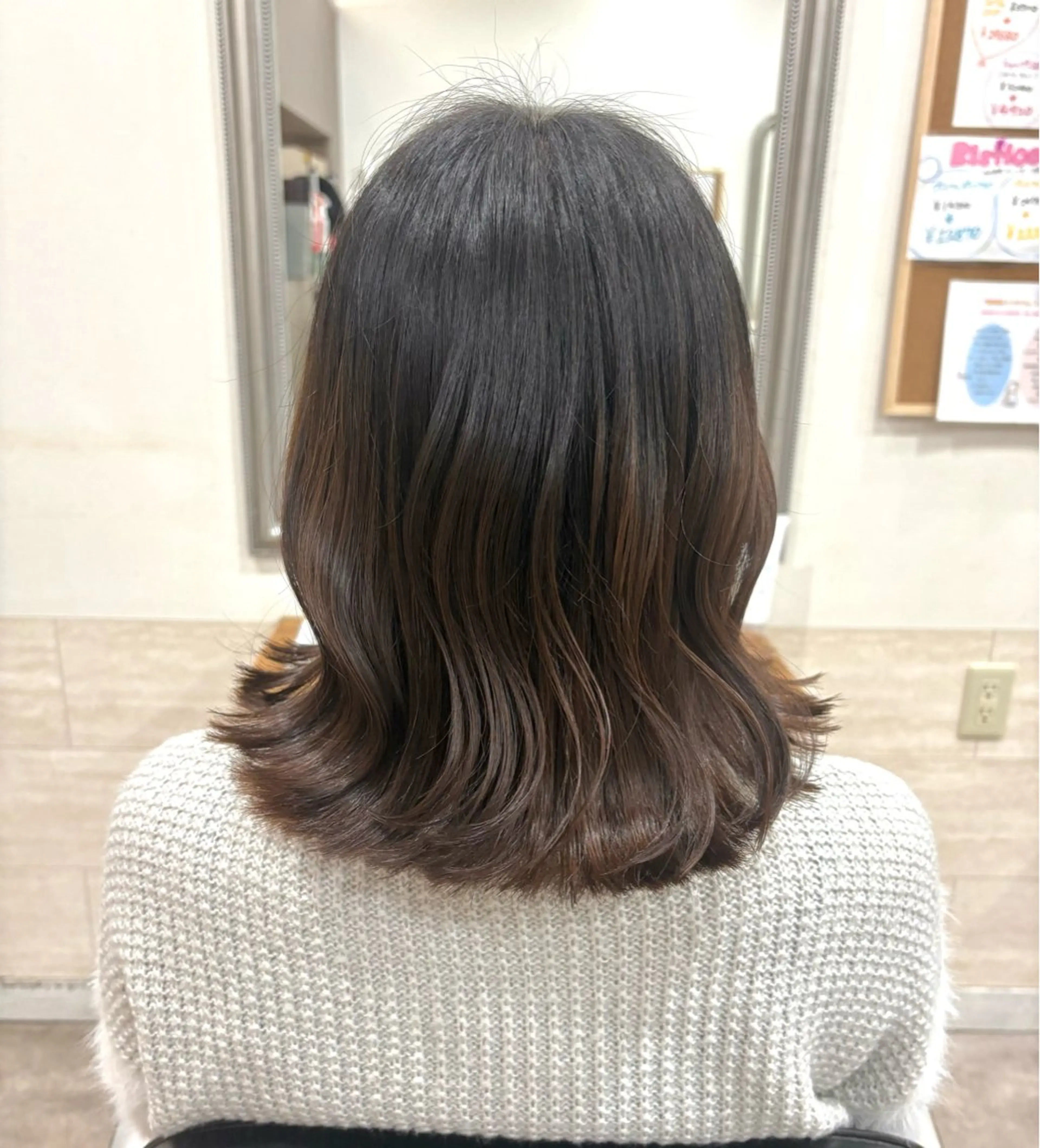 ミディアム 堀川 希歩のヘアスタイル