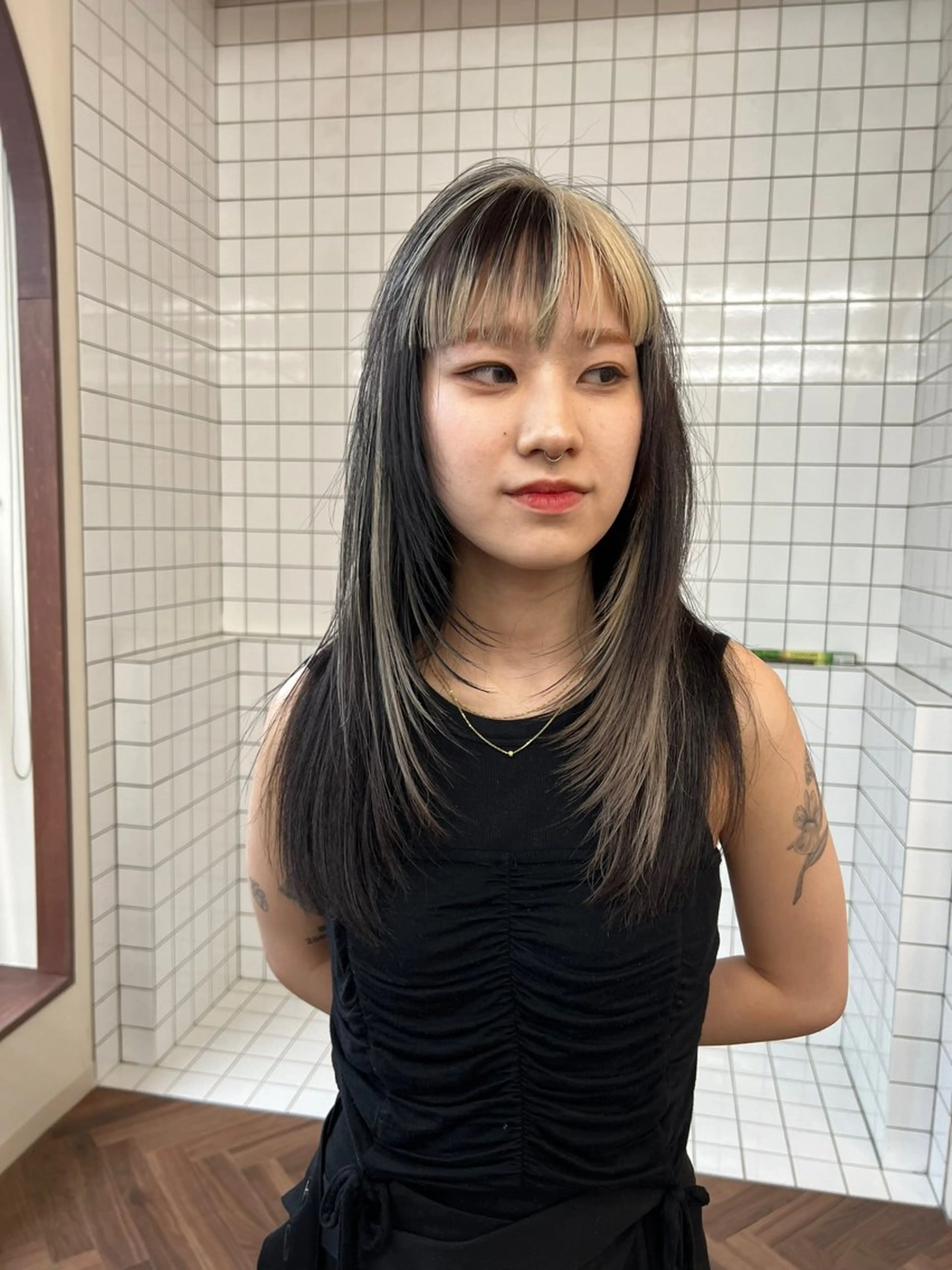 ミディアム カラー ブリーチ ブロンド ケアブリーチ 透明感カラー ダブルカラー レイヤー専門家 ダブルカラー修のヘアスタイル
