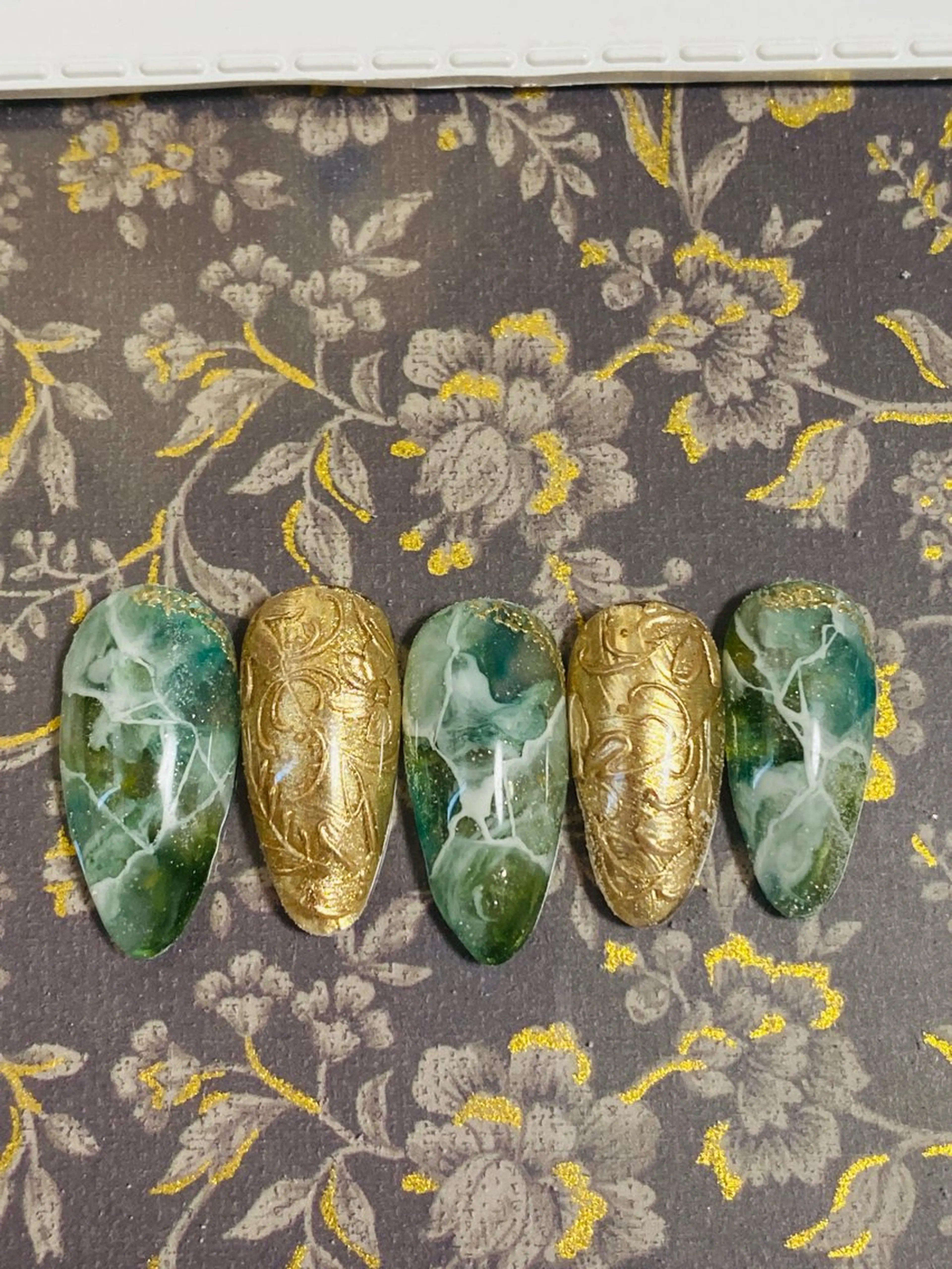 ネイル フラワーネイル ミラーネイル 自宅ネイルサロン ♦️nuance♦️のネイルデザイン