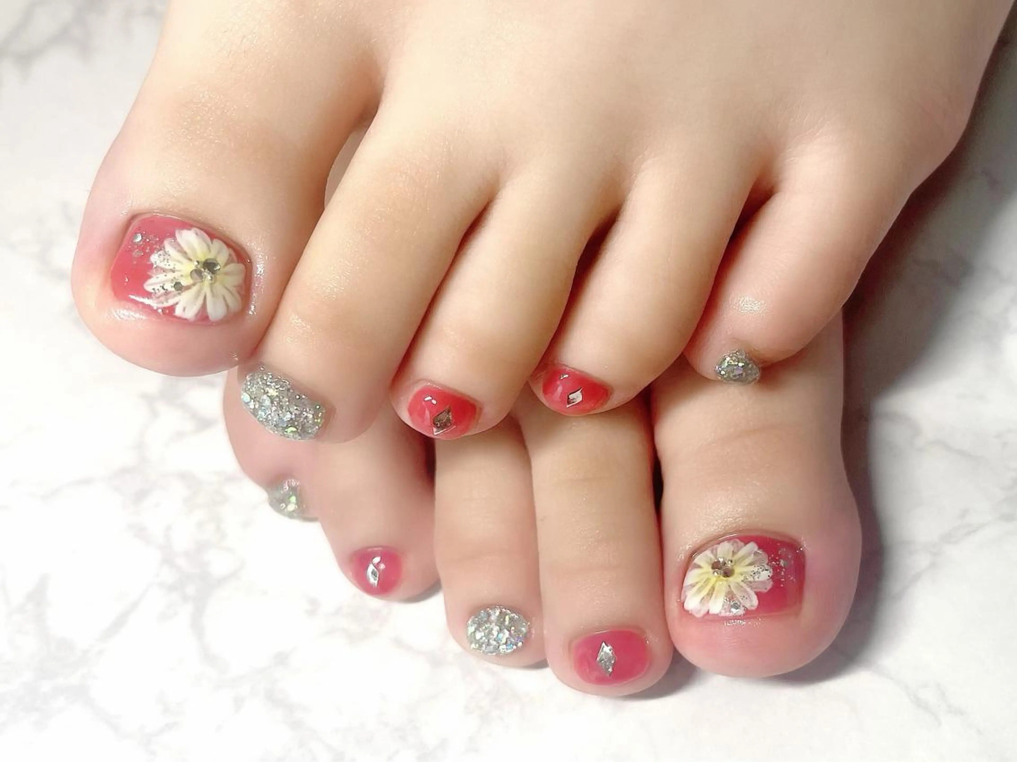 ネイル 持ち込み フットネイル Nail Salon KURELLYのネイルデザイン