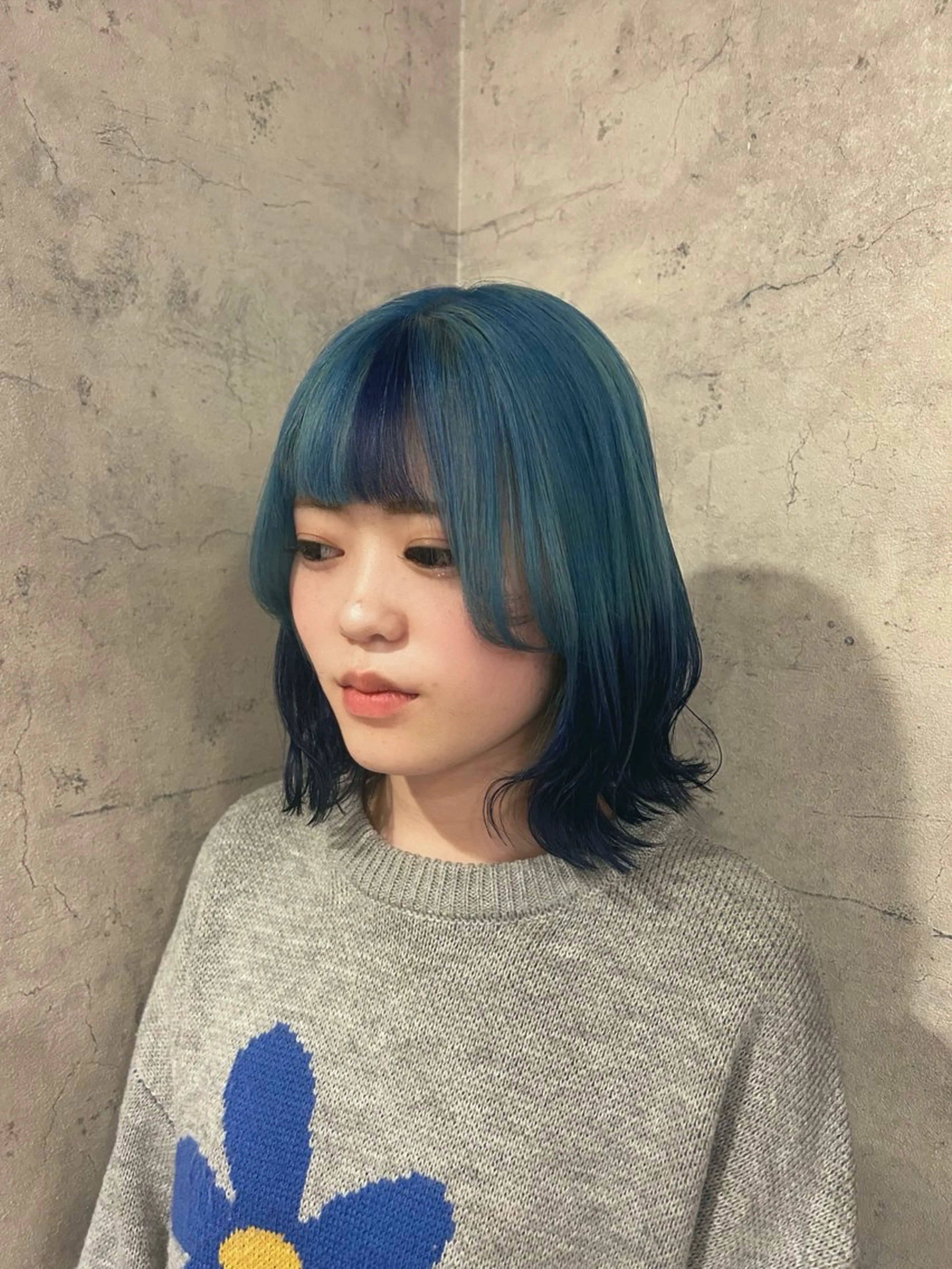 ミディアム カラー ブリーチ デザインカラー ネイビーカラー カット ヘアカラー トリートメント パーソナルカラー 診断🍀マリンのヘアスタイル