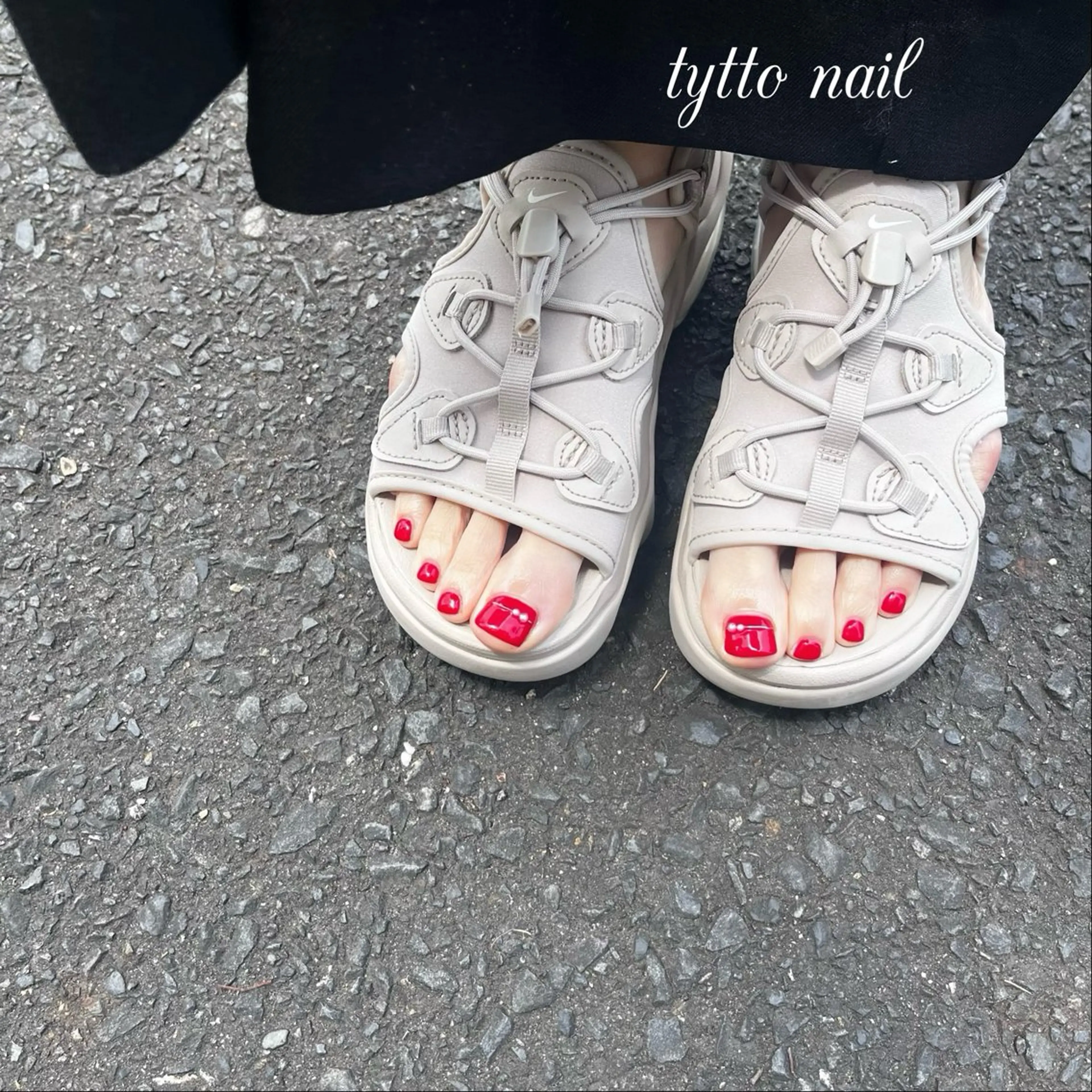ネイル アートネイル フットネイル オフィスネイル ワンカラーネイル 赤色 tytto nail ❤︎‪‪eri‪‪のネイルデザイン