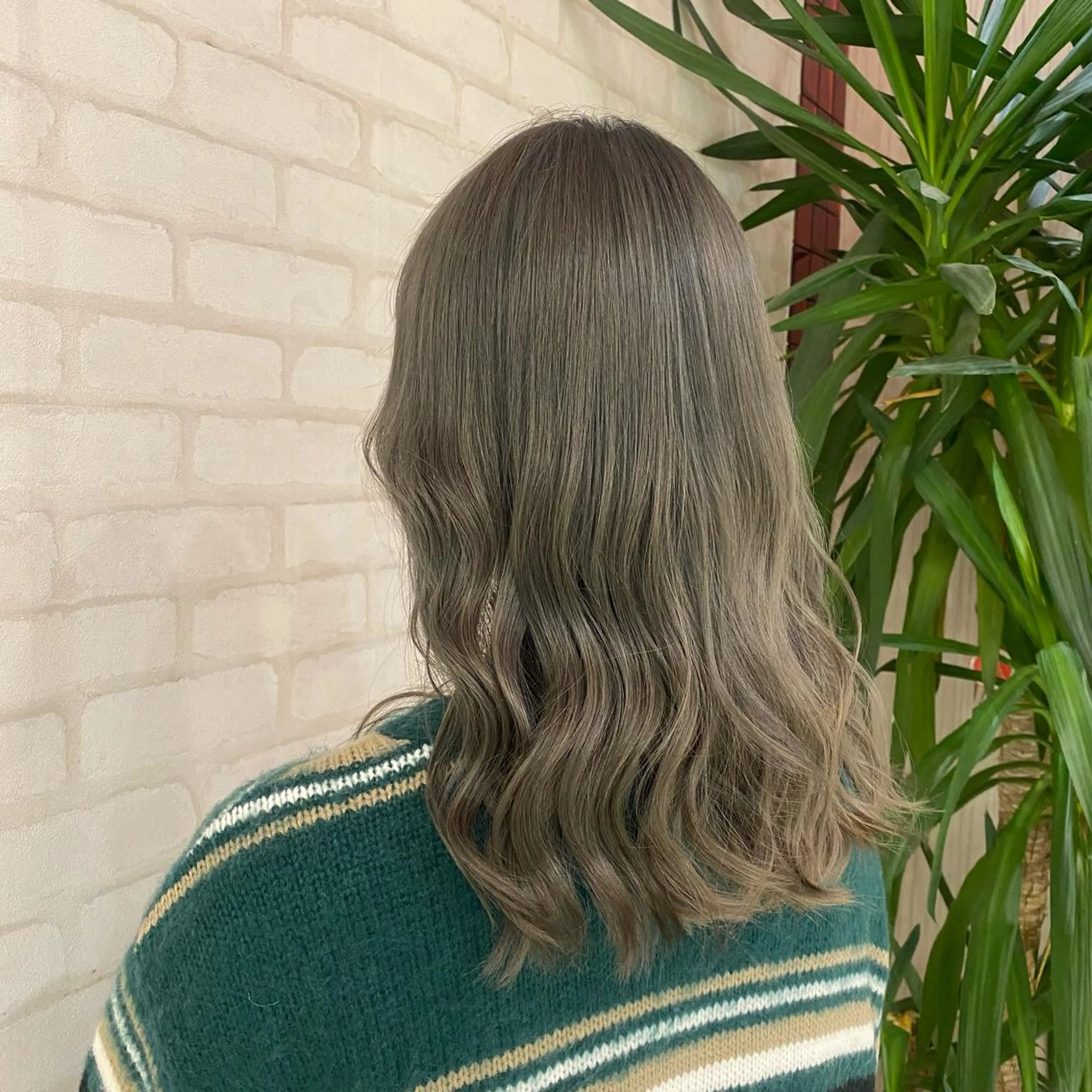 ミディアム カラー グレージュ オリーブグレージュ オリーブグレー ULTOWA/銀座 ERIのヘアスタイル