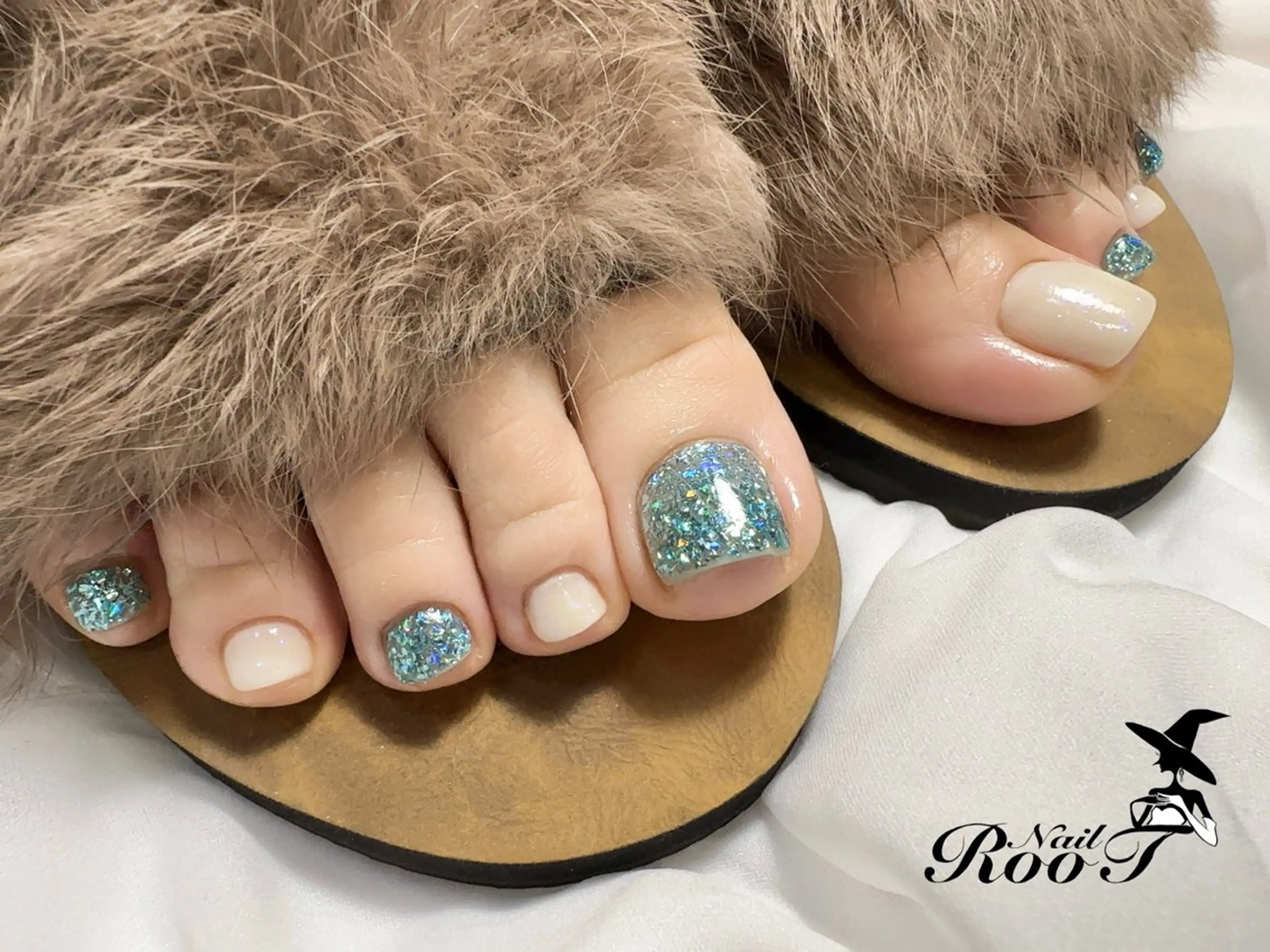 ネイル ラメ(グリッター) フットネイル RooT Nailのネイルデザイン