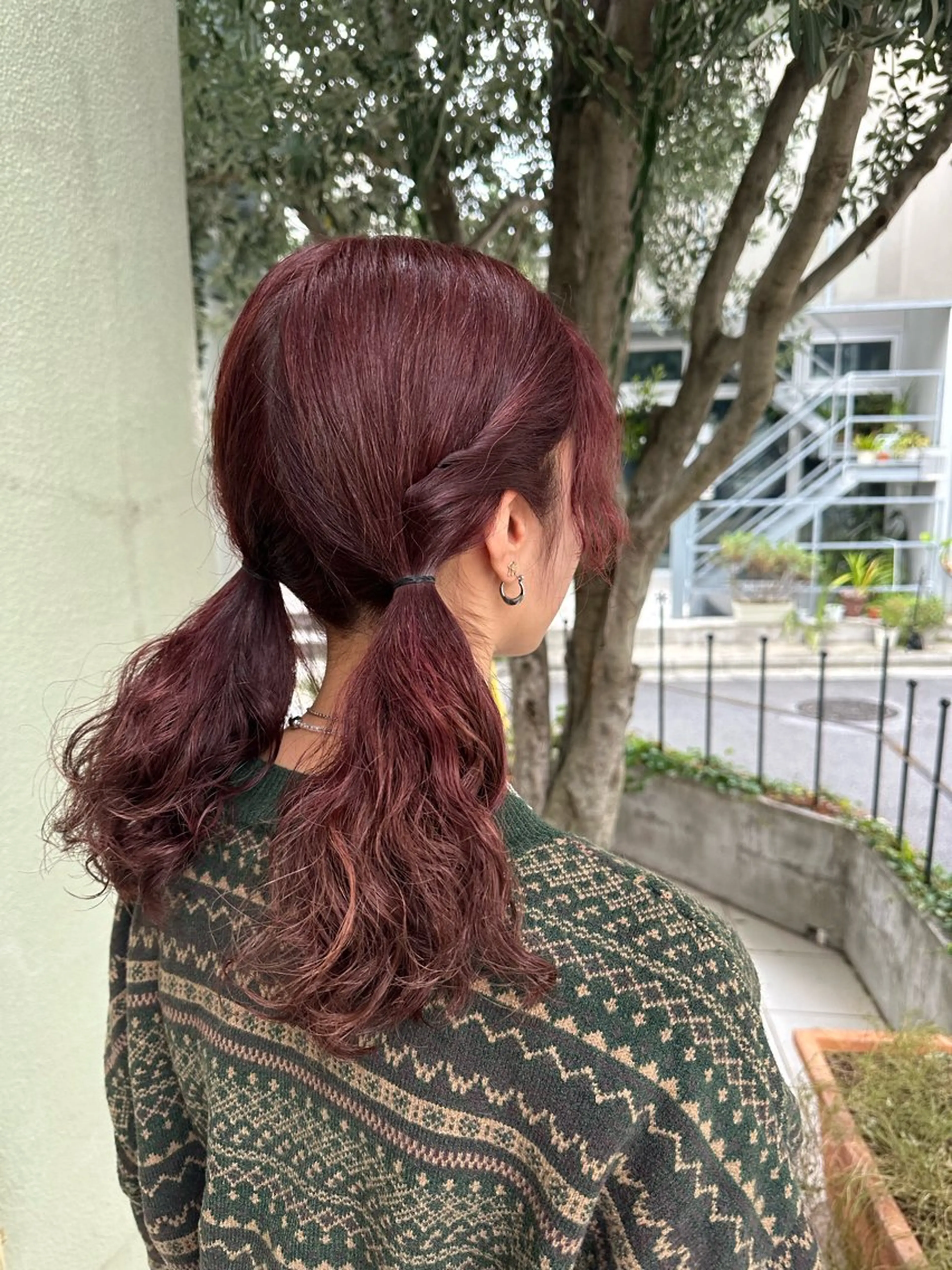 ミディアム カラー パーマ ヘアアレンジ ツインテール ミディアムパーマ fiorista岡田 まゆこのヘアスタイル