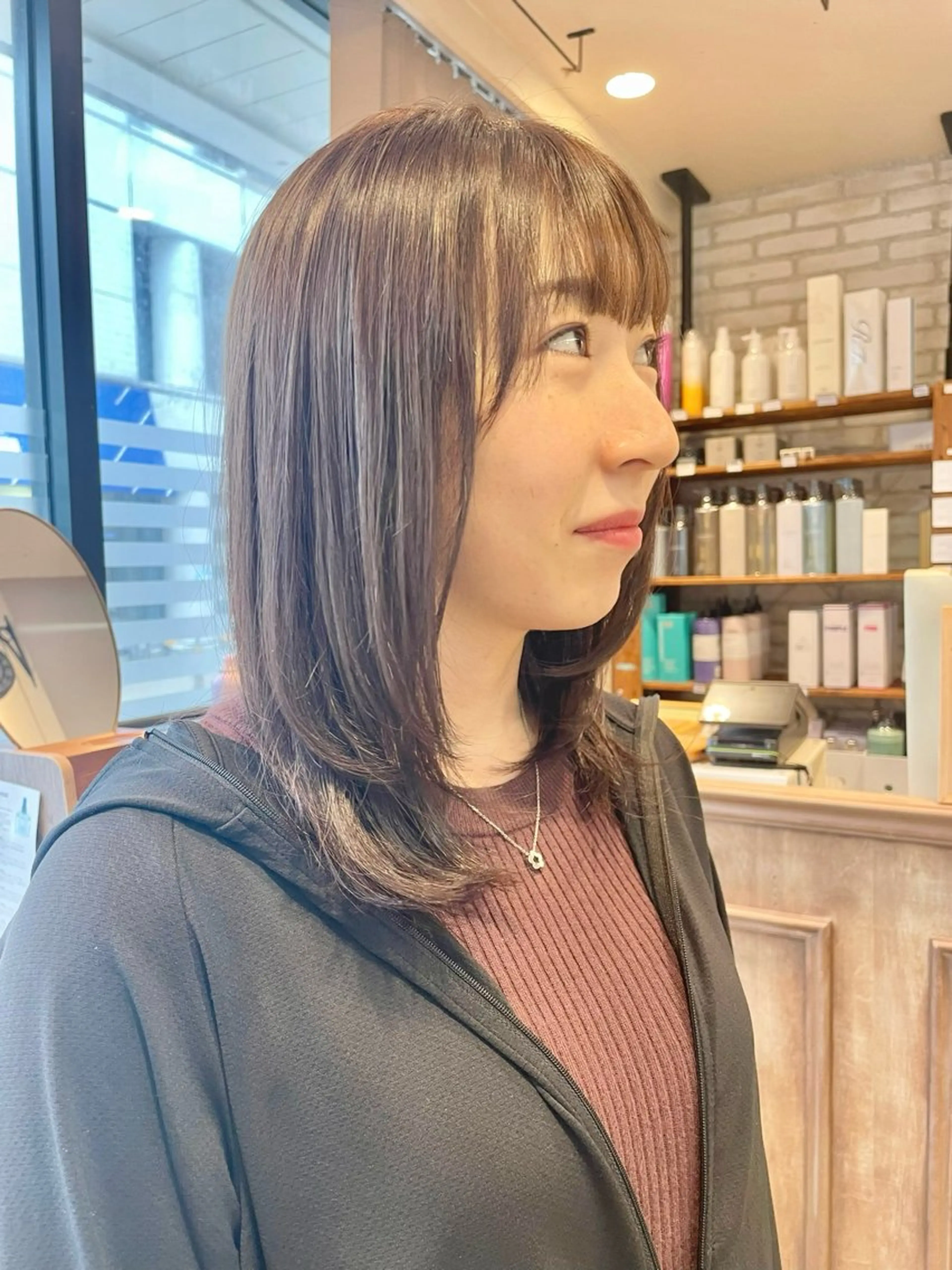 ミディアム カラー 透明感カラー レイヤーカット ✨横須賀髪質改善✨️ 加藤 百音のヘアスタイル