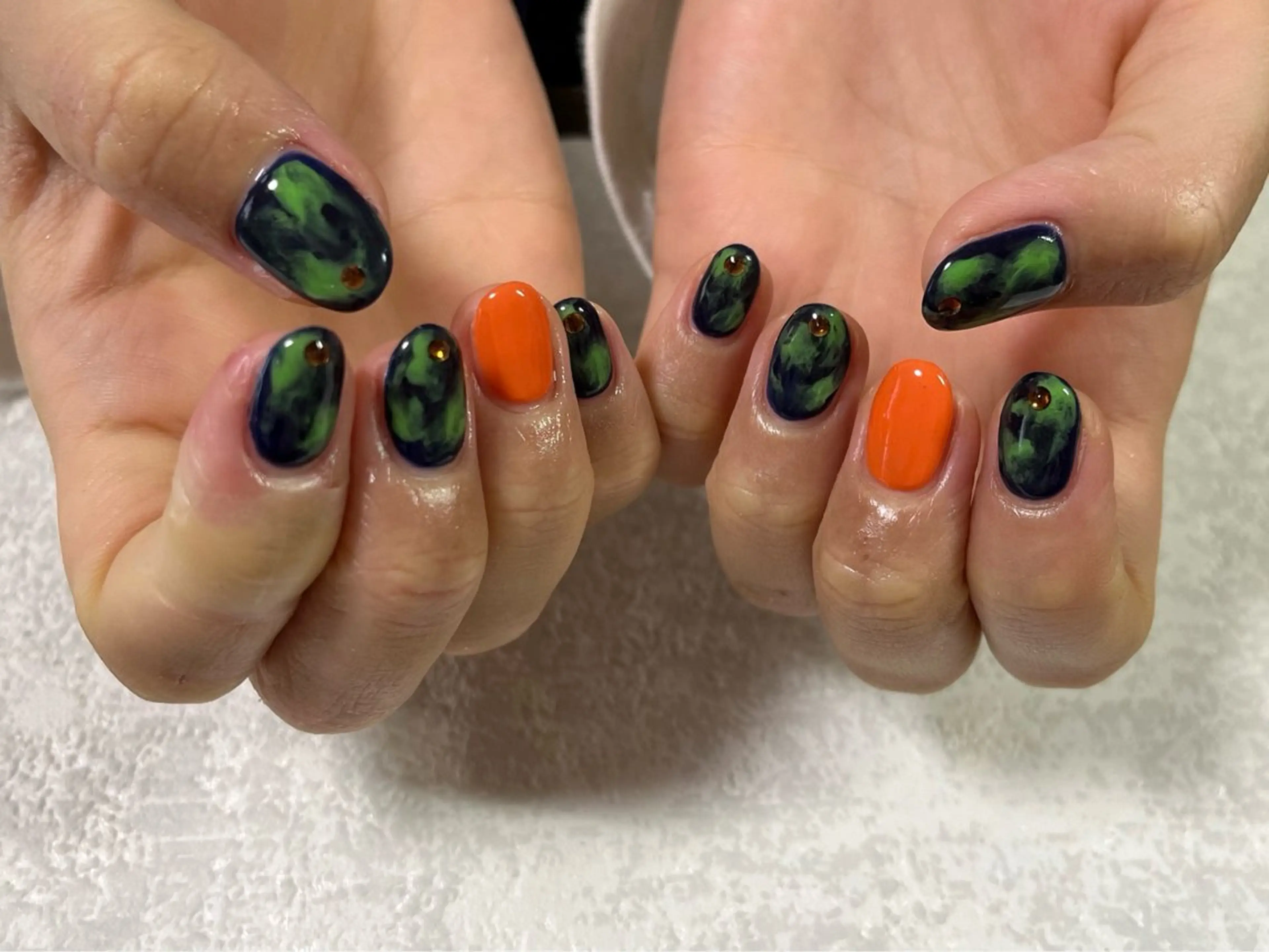 ネイル ジェルネイル メンズネイル オレンジ パラジェル ワンホンネイル kiki nail たまプラーザのネイルデザイン