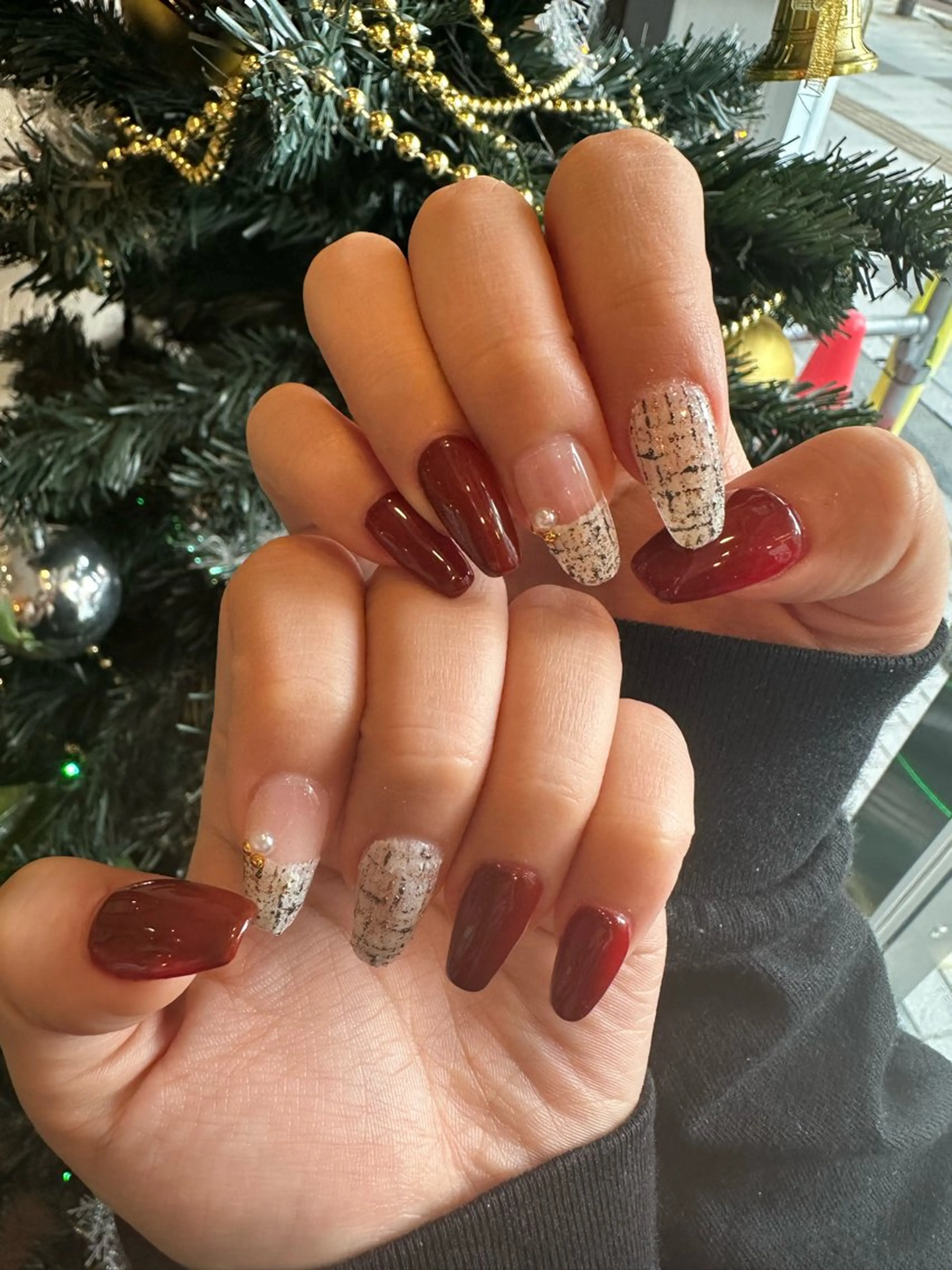 ネイル 冬ネイル クリスマス ハンドネイル Cherie🫧 🌿NAOMIのネイルデザイン