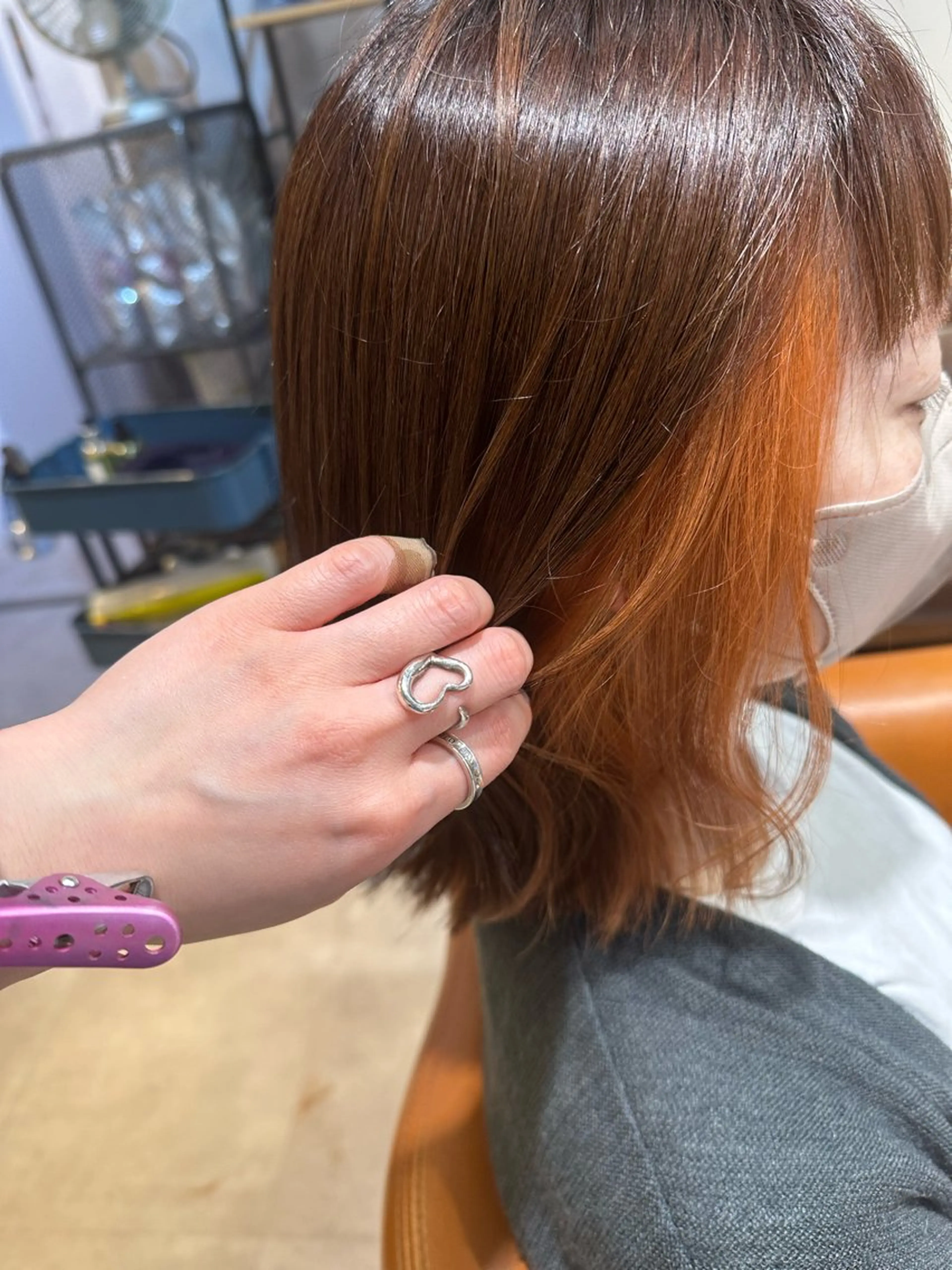 ミディアム カラー イヤリングカラー インナーカラー オレンジ ヘアカラー トリートメント 七井 香奈 (なないかな)のヘアスタイル