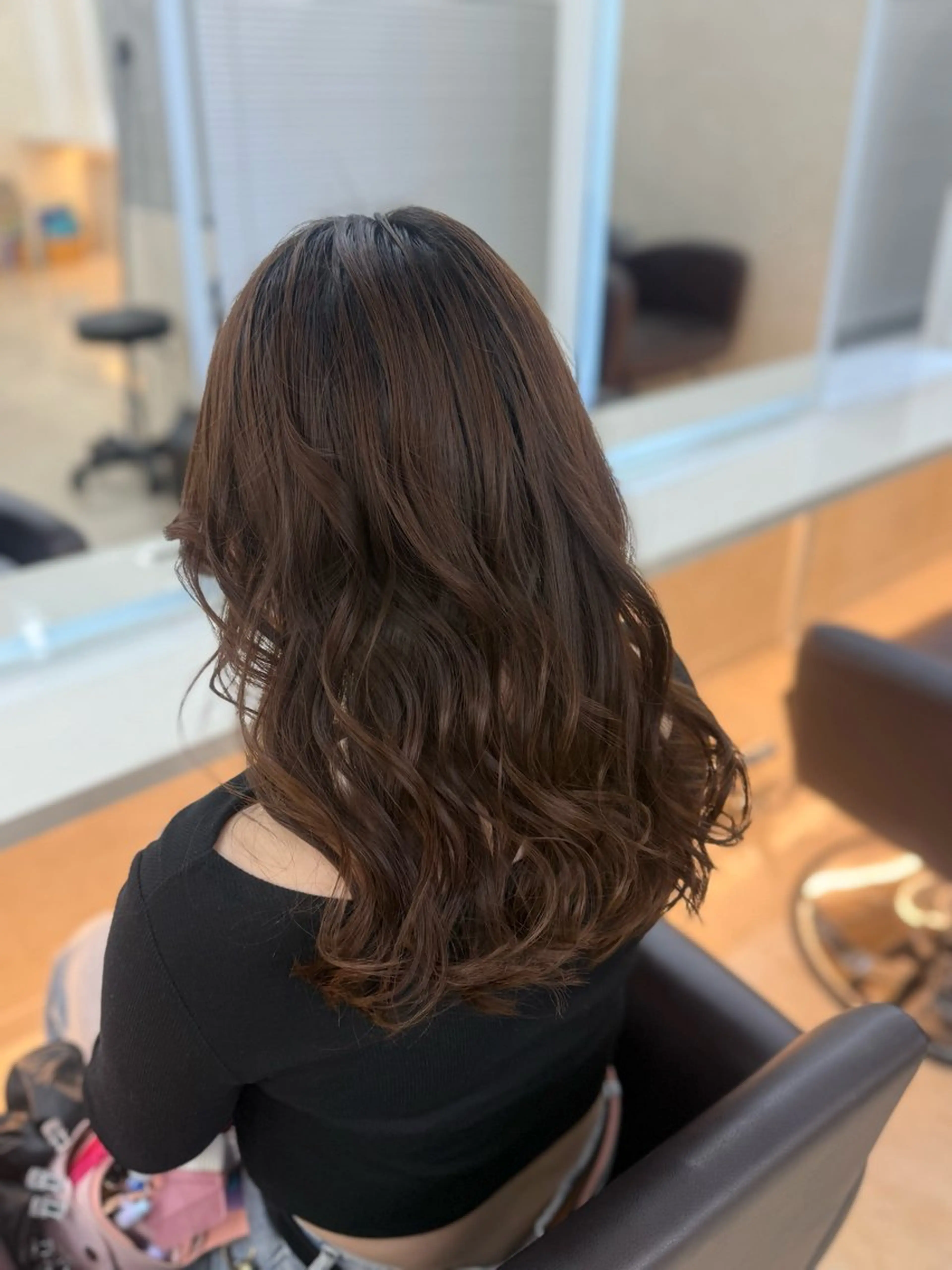 カラー 関 愛菜のヘアスタイル