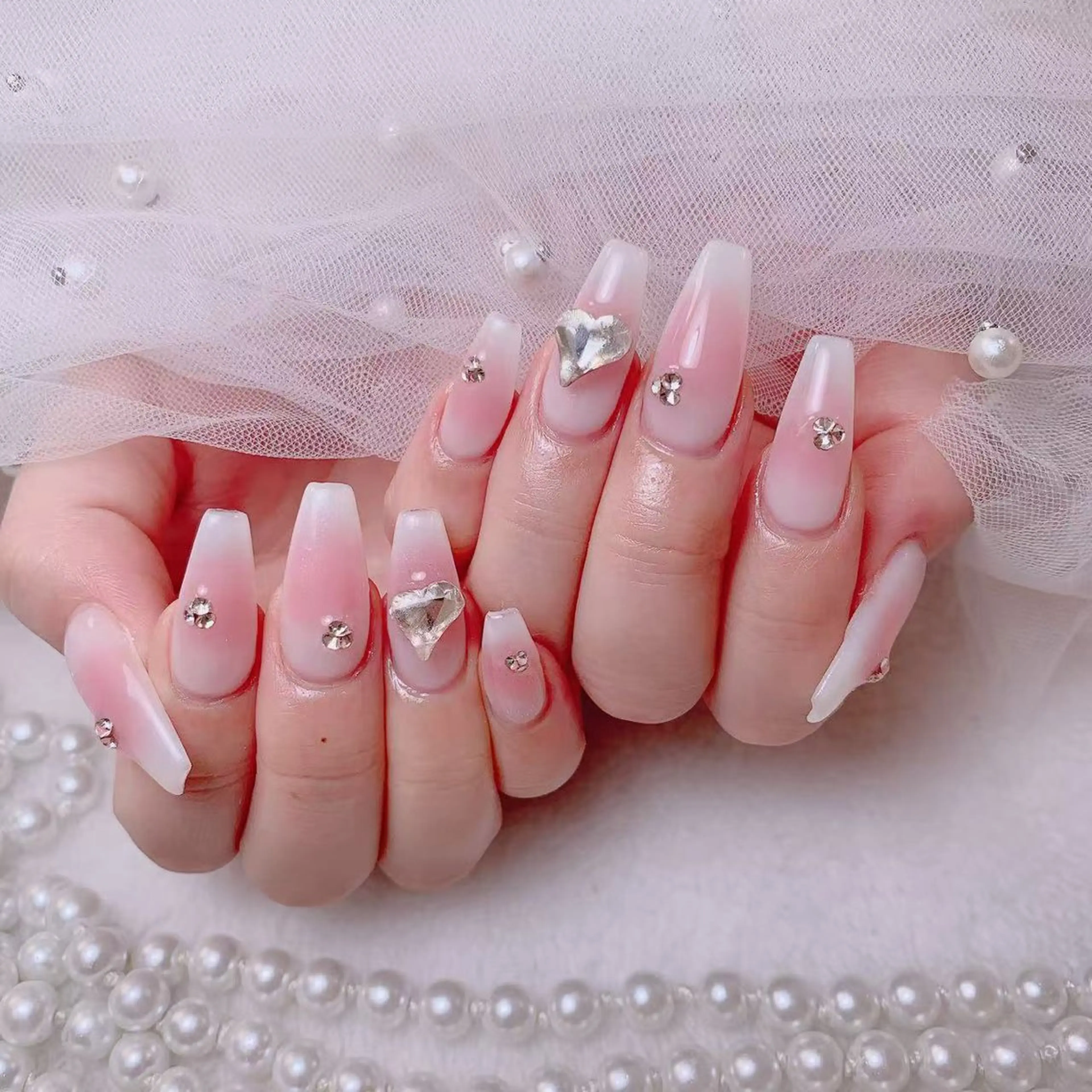 ネイル チークネイル 長さ出し ネイルチップ Amina nail salonのネイルデザイン