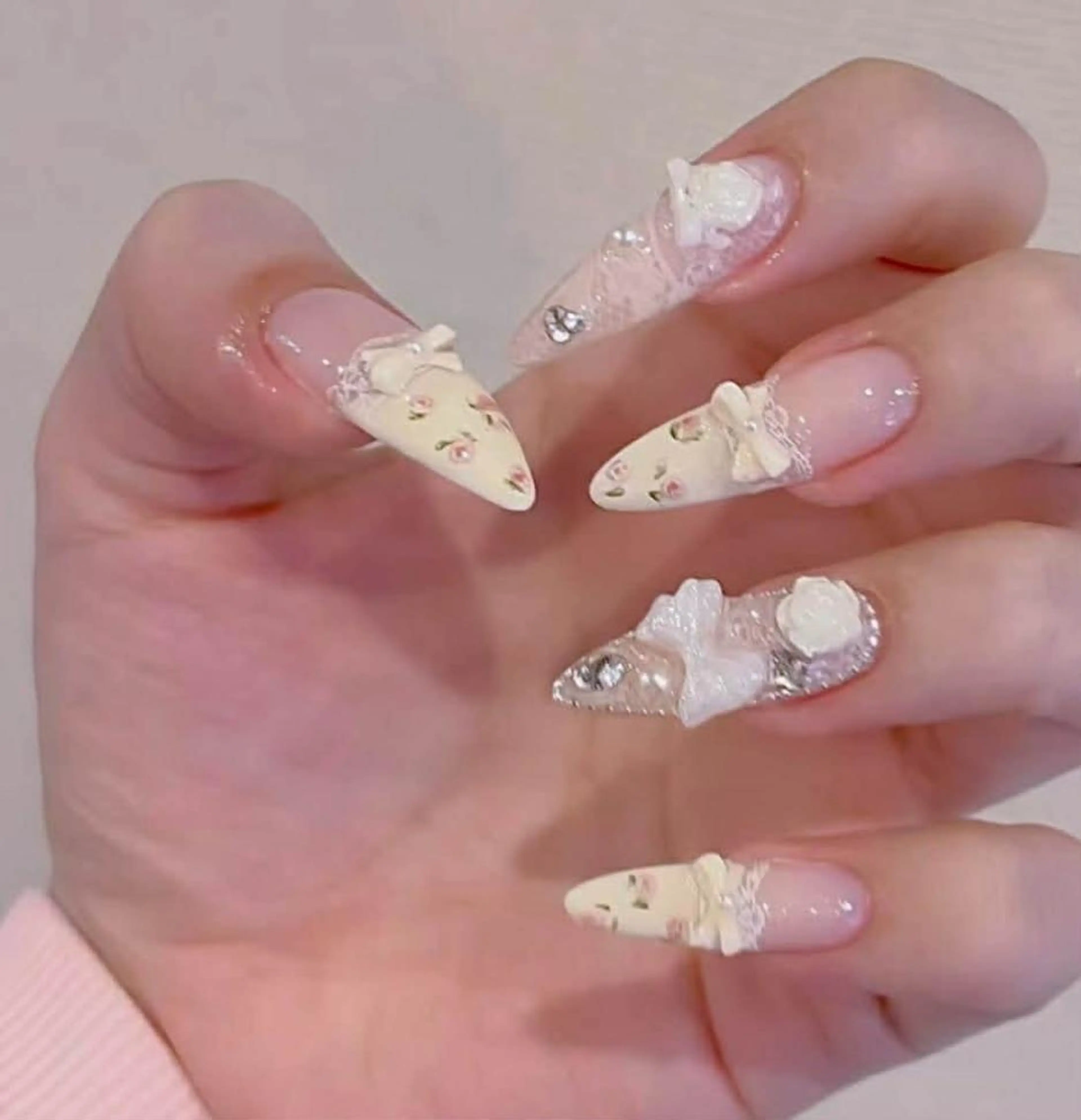 ロング カラー ベージュカラー グラデーションカラー ピンクカラー 韓国風ヘア ハンドネイル Bling Salonのネイルデザイン