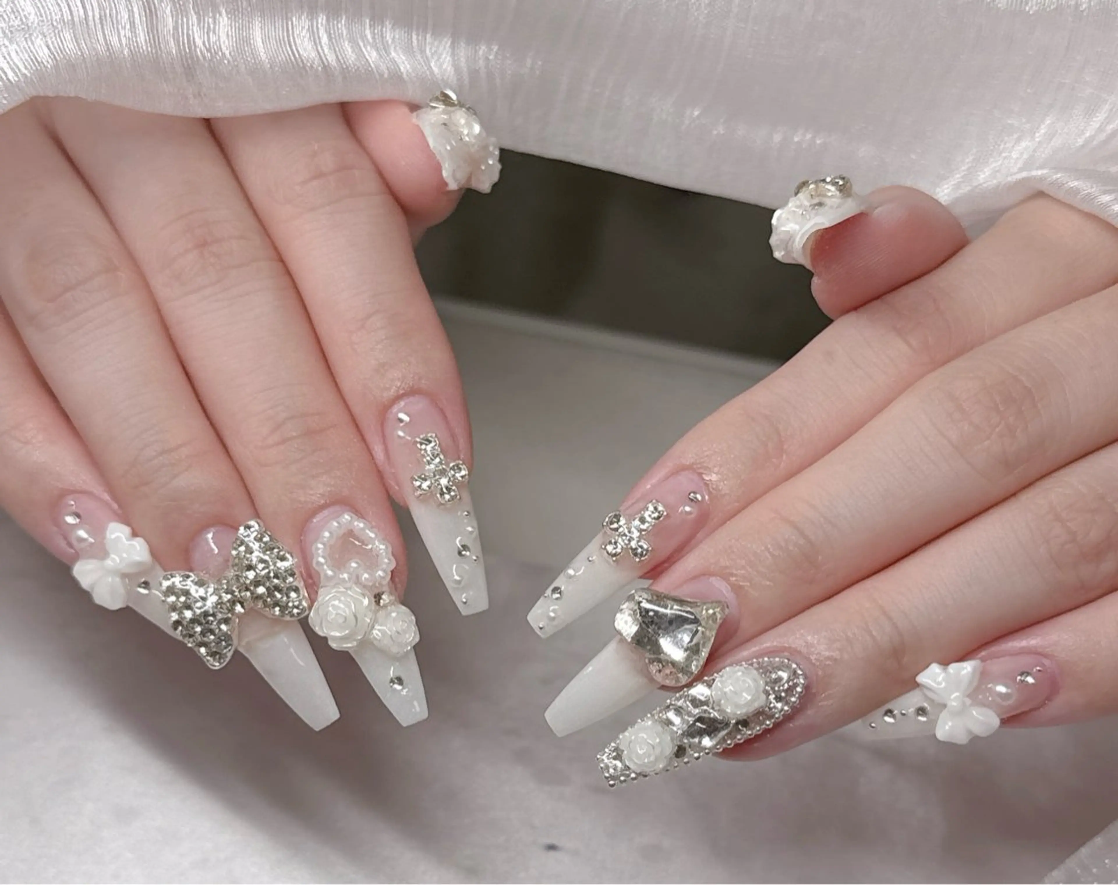 ネイル オーロラネイル チークネイル 長さ出し フットネイル フレンチネイル ハンドネイル Lee Ainのネイルデザイン