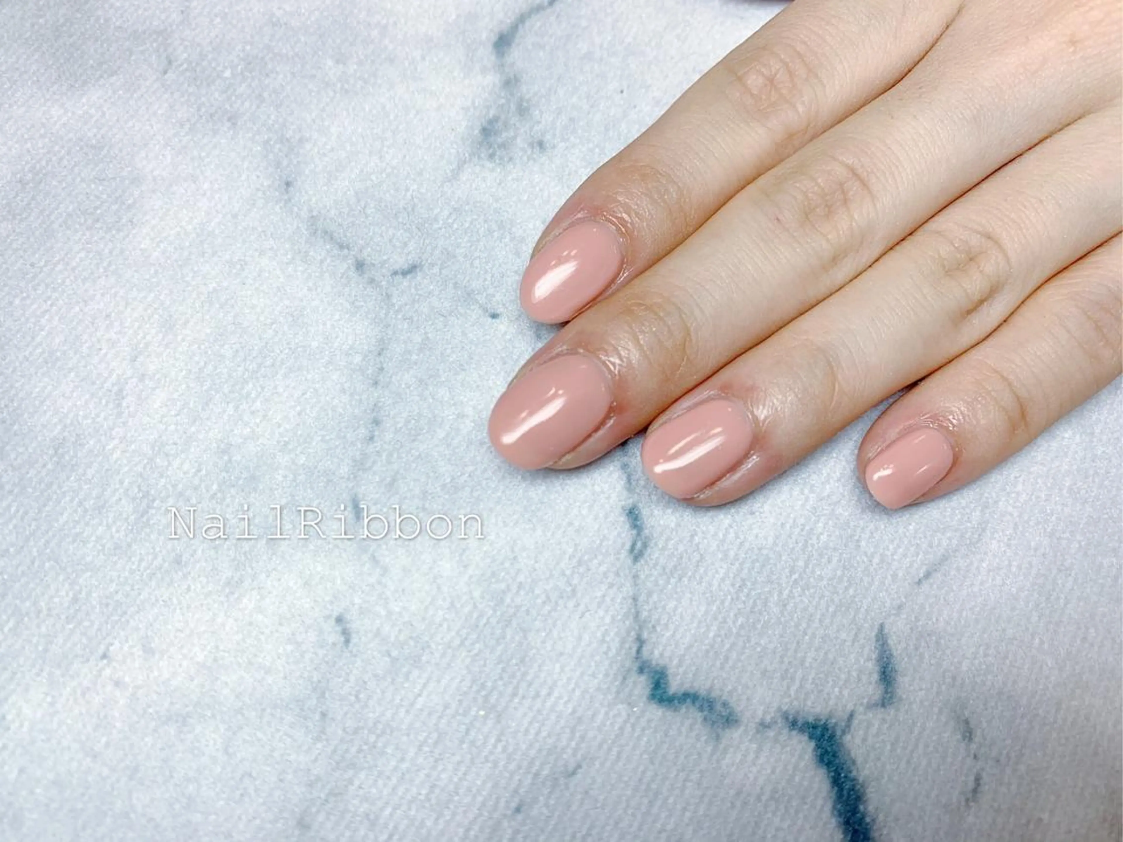 ネイル ネイルリボン 受付スタッフのネイルデザイン