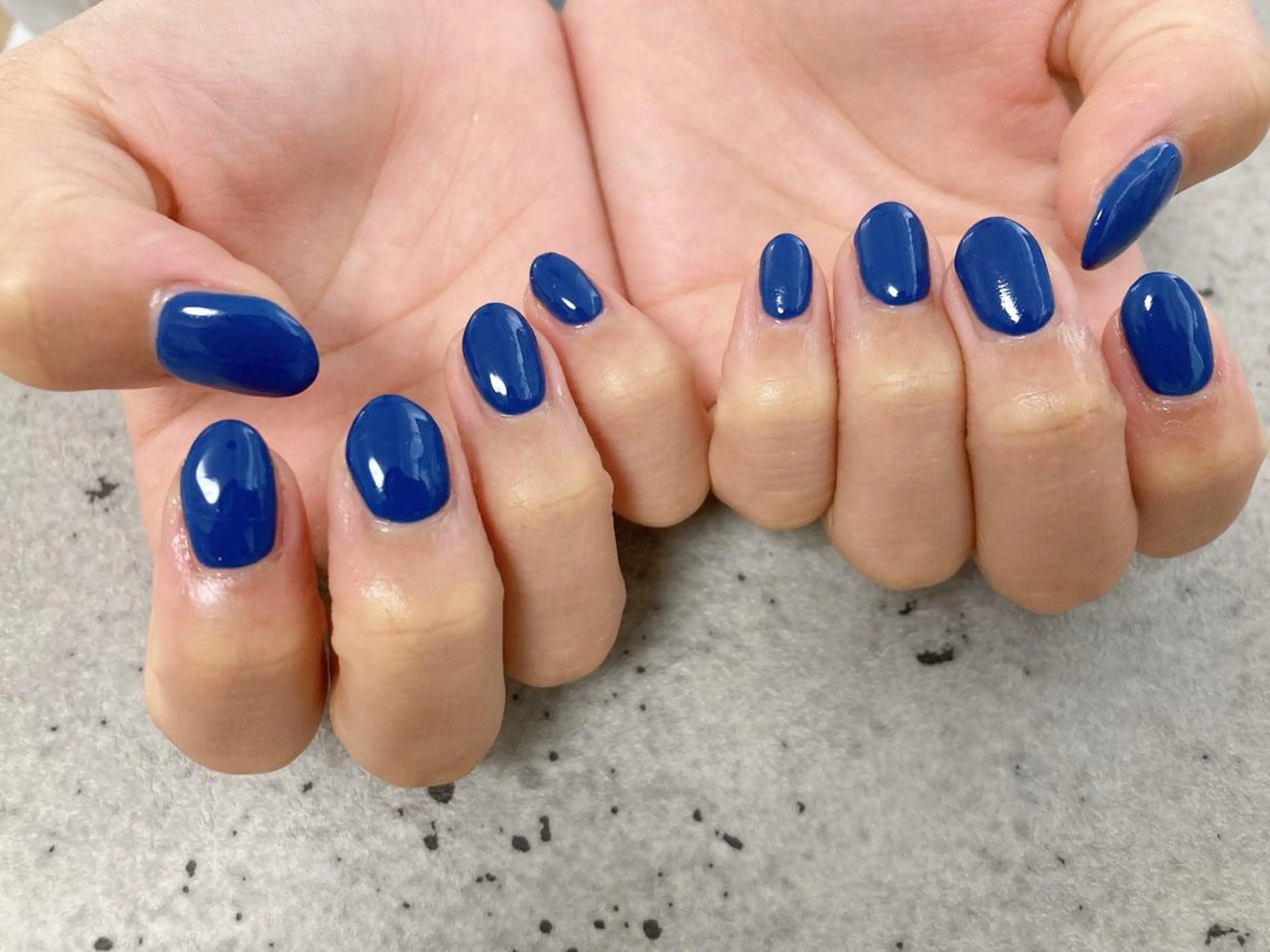 ネイル ブルー ワンカラーネイル ハンドネイル mogunail &blowのネイルデザイン