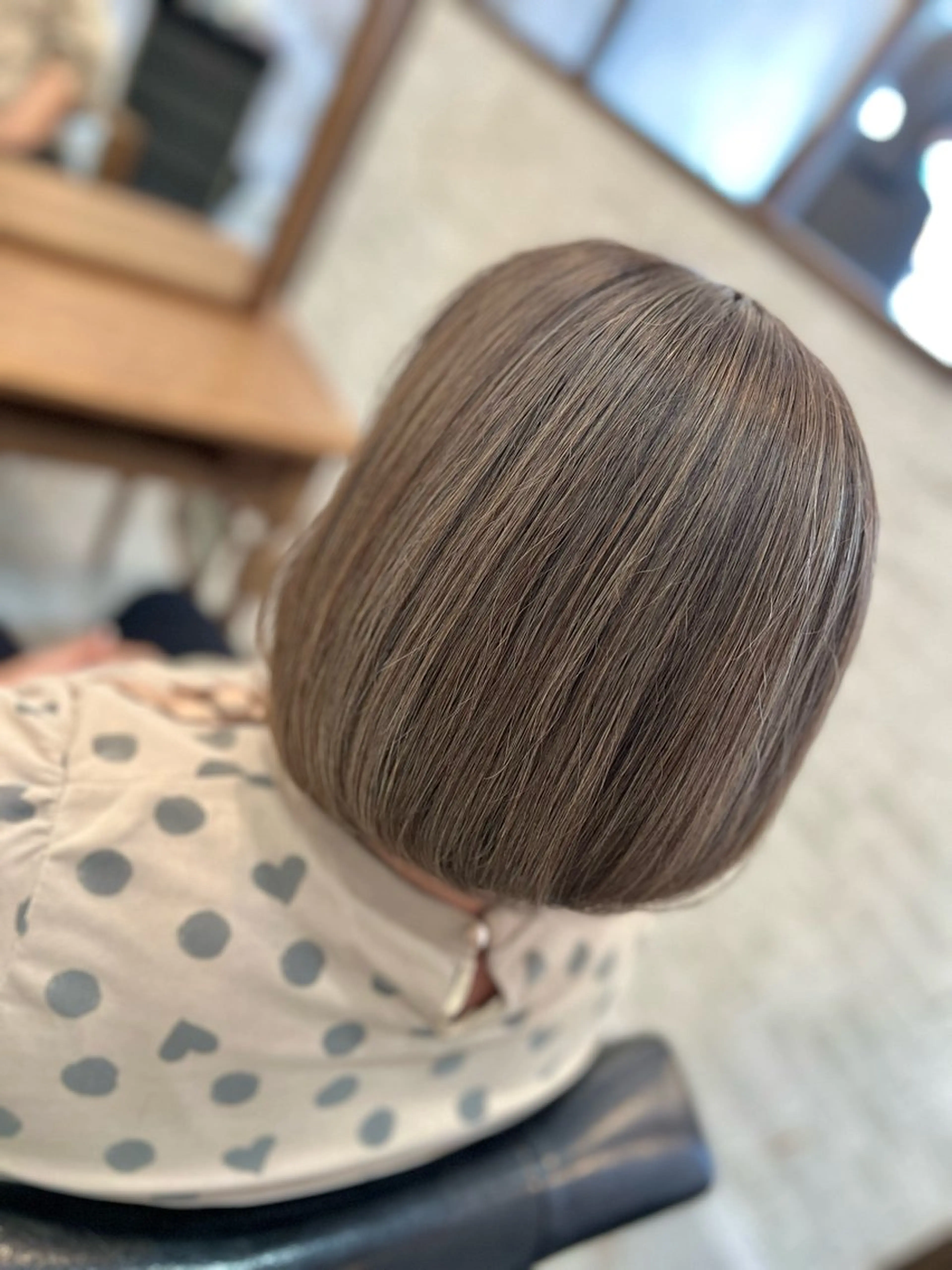 ミディアム カラー ベージュカラー ブラウンカラー ハイライトカラー ハイライト ヘアカラー Style Tのヘアスタイル