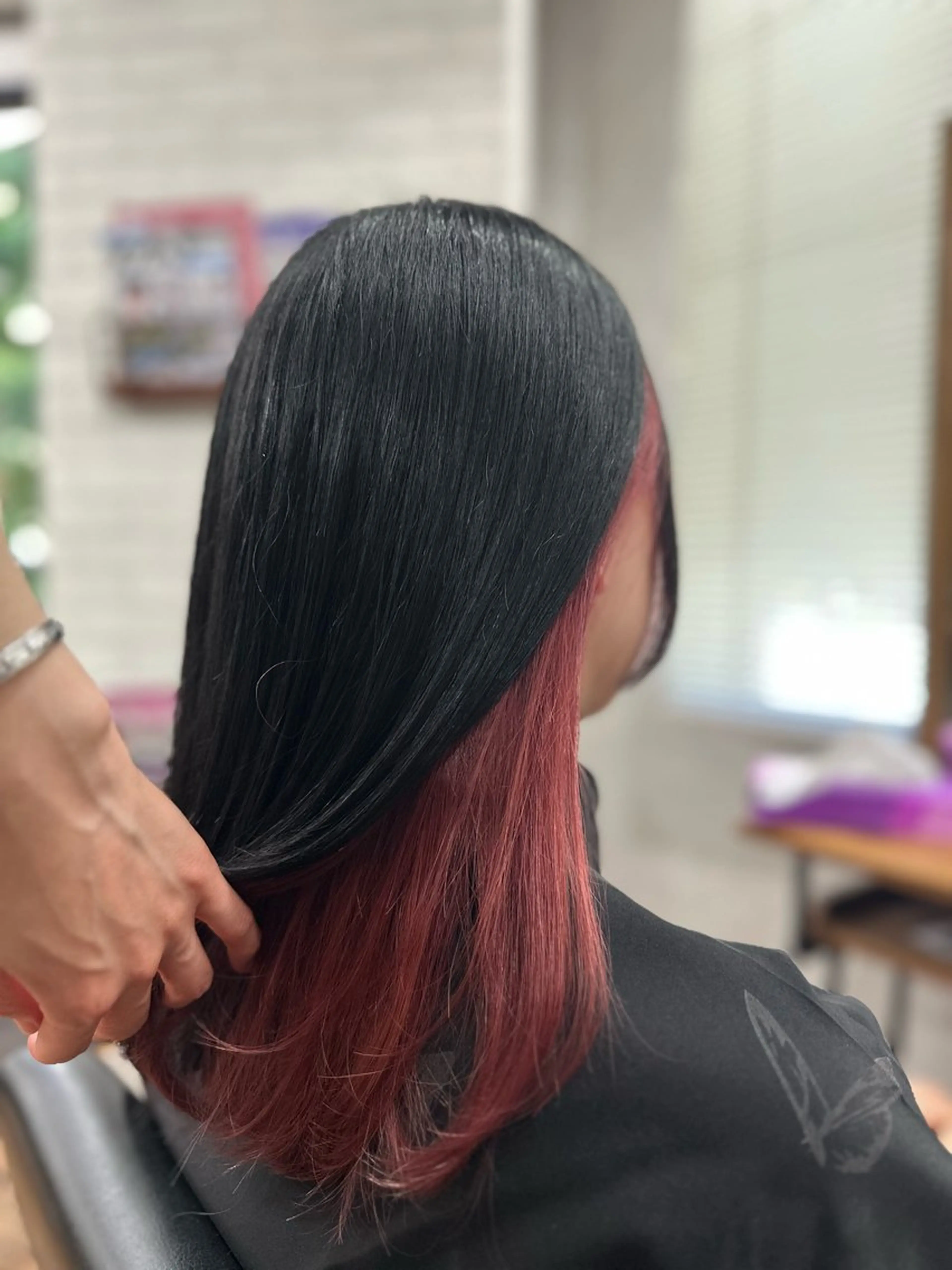 セミロング ヘアカラー ✂️秋葉原 🤍YURI🤍のヘアスタイル