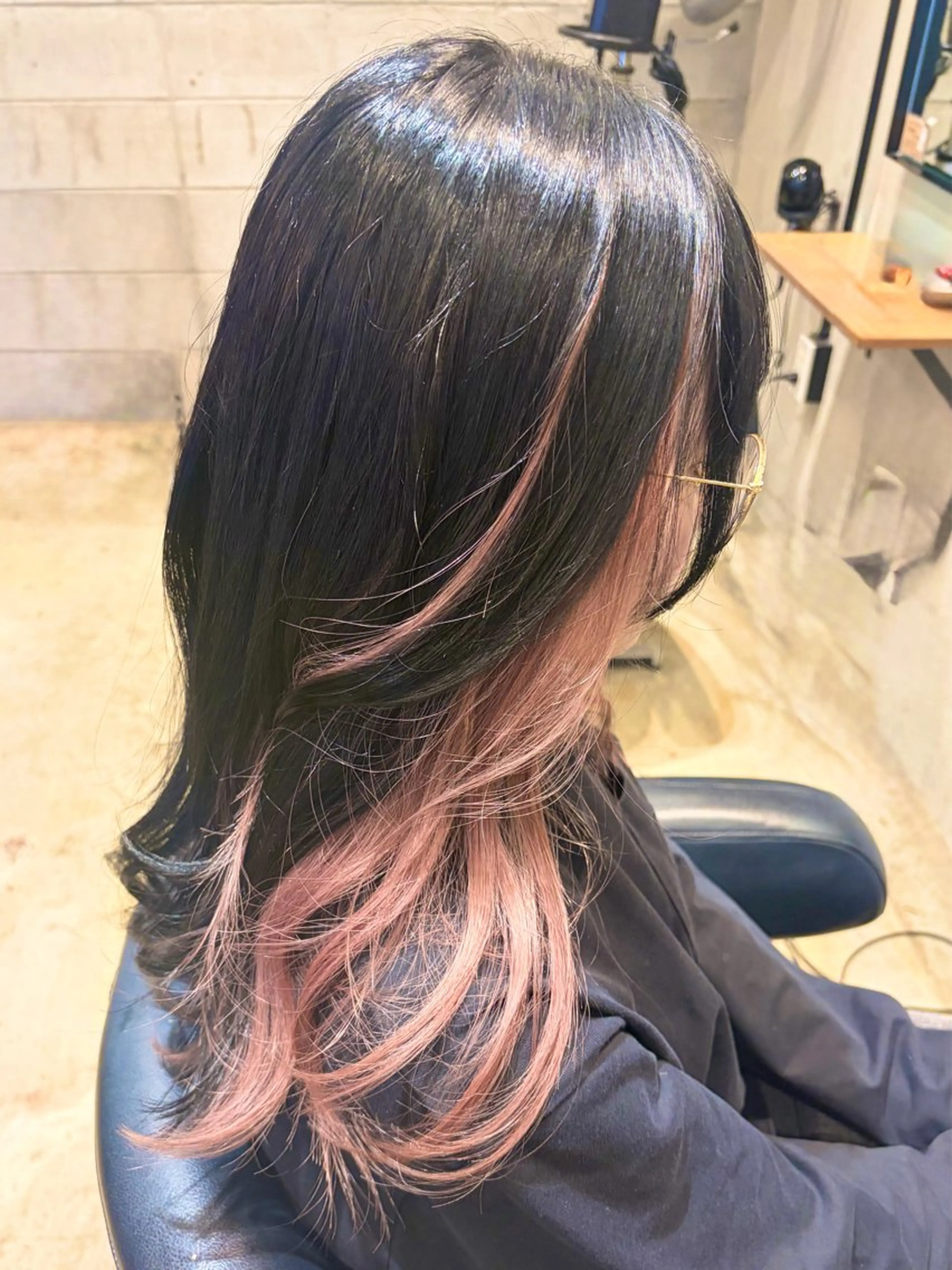 ロング カラー インナーカラー ピンクカラー ホワイトピンク カット ヘアカラー みわ/博多 ブリーチ/メンズヘアのヘアスタイル