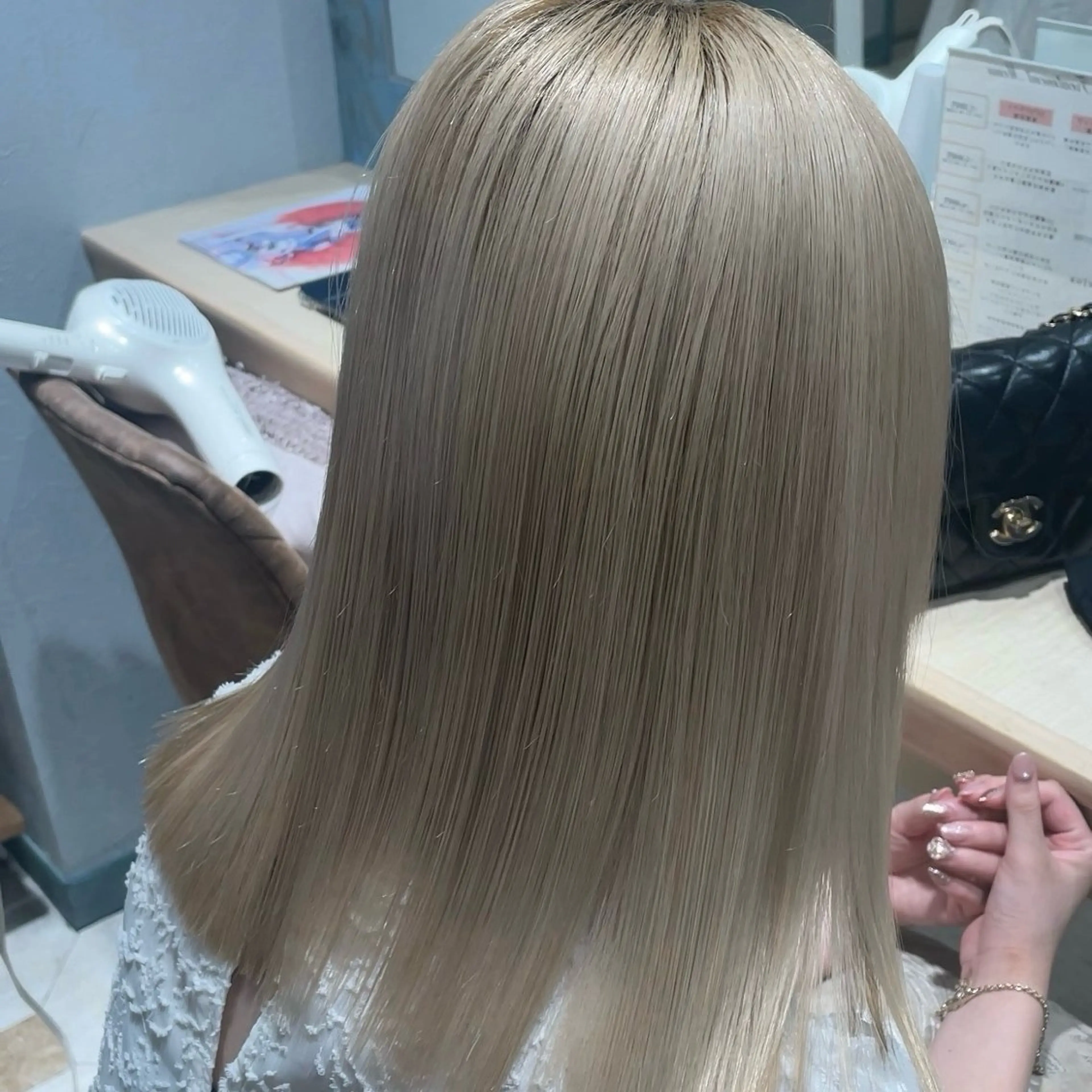 ミディアム カラー ハイトーンカラー 🥇KEN /レイヤー/カラーのヘアスタイル