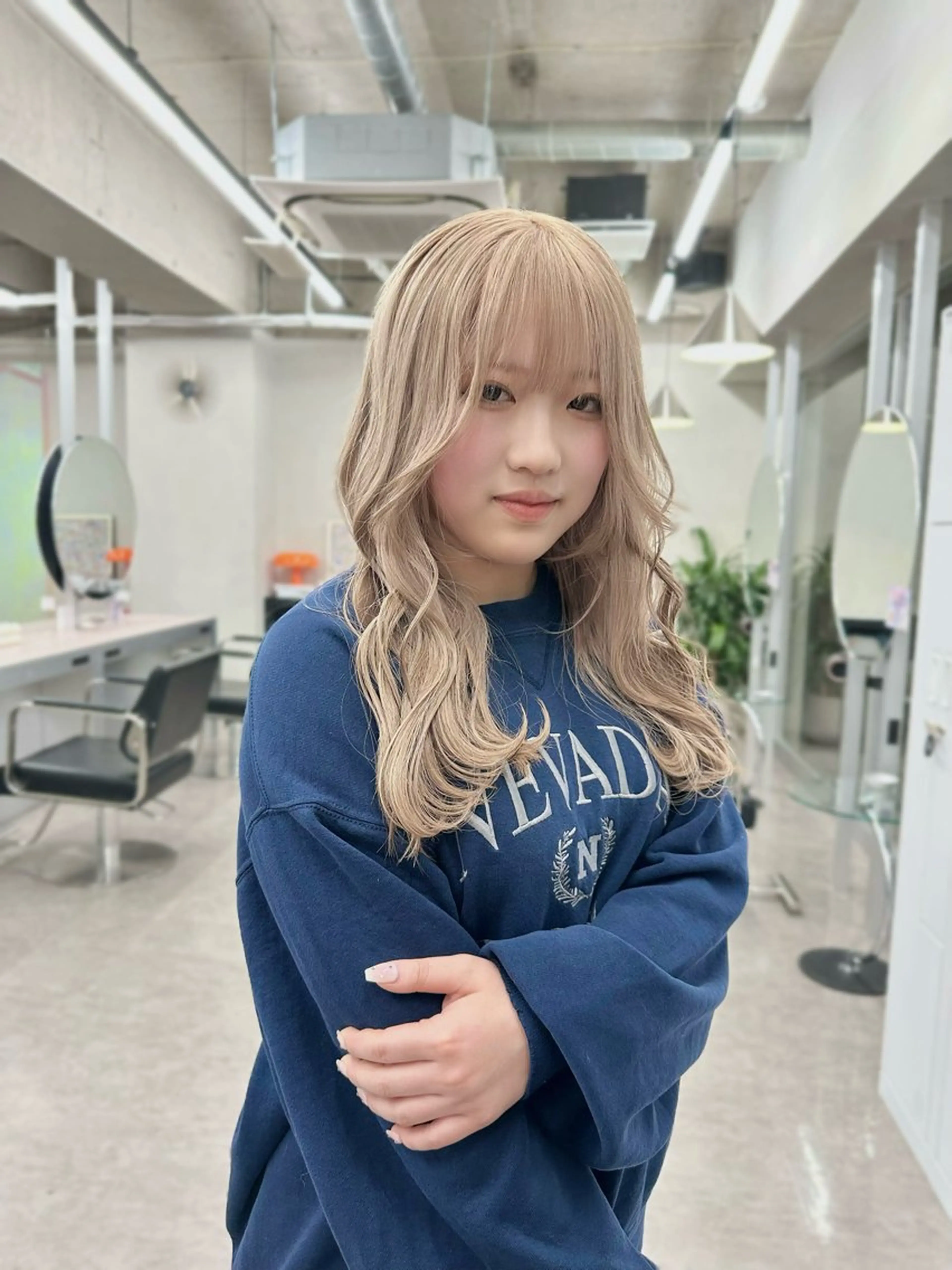 セミロング カラー ウルフとハイトーン みっちー✂️のヘアスタイル