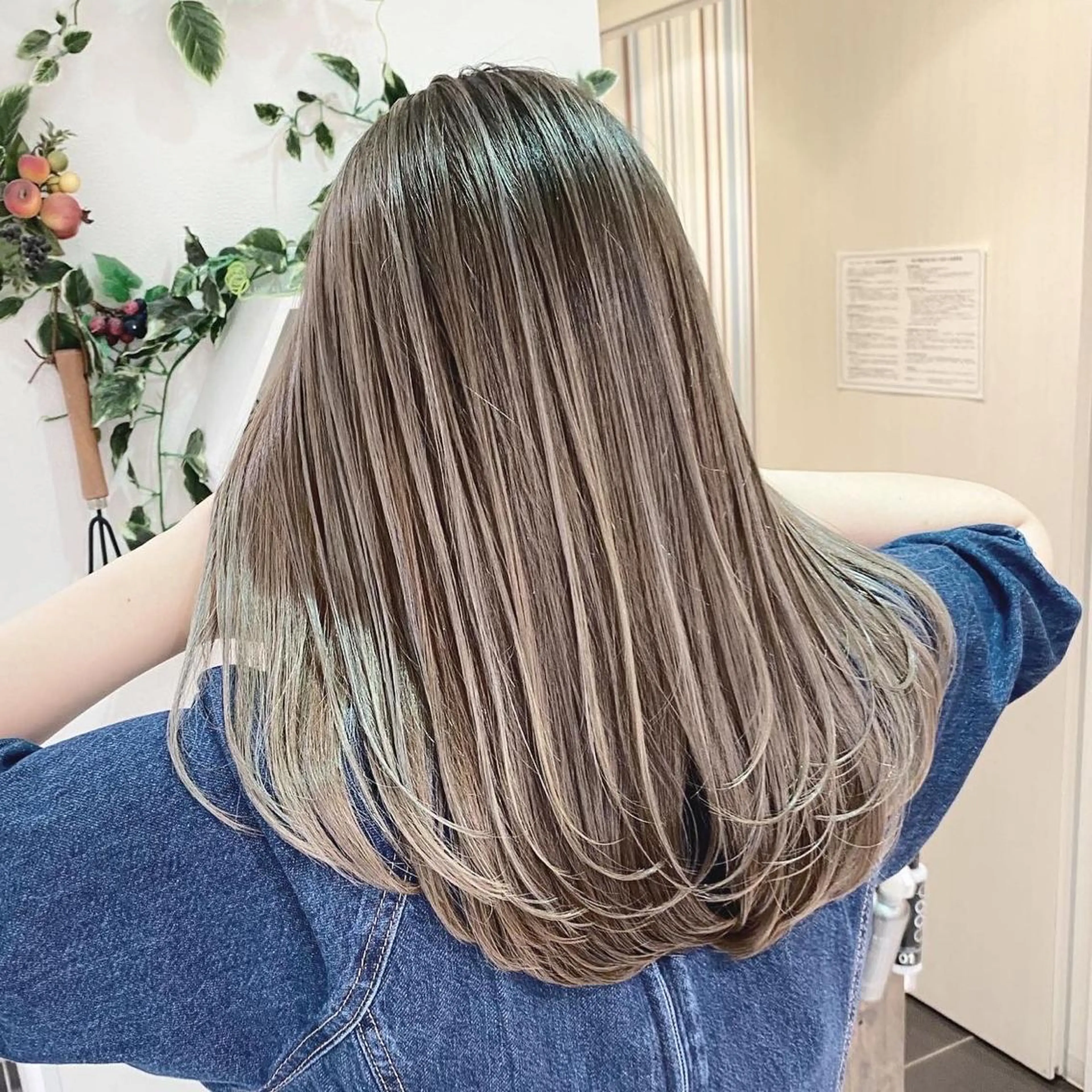 セミロング カラー バレイヤージュ 髪質改善 レイヤーカット カット ヘアカラー トリートメント 山崎俊輔/髪質改善 /バレイヤージュのヘアスタイル