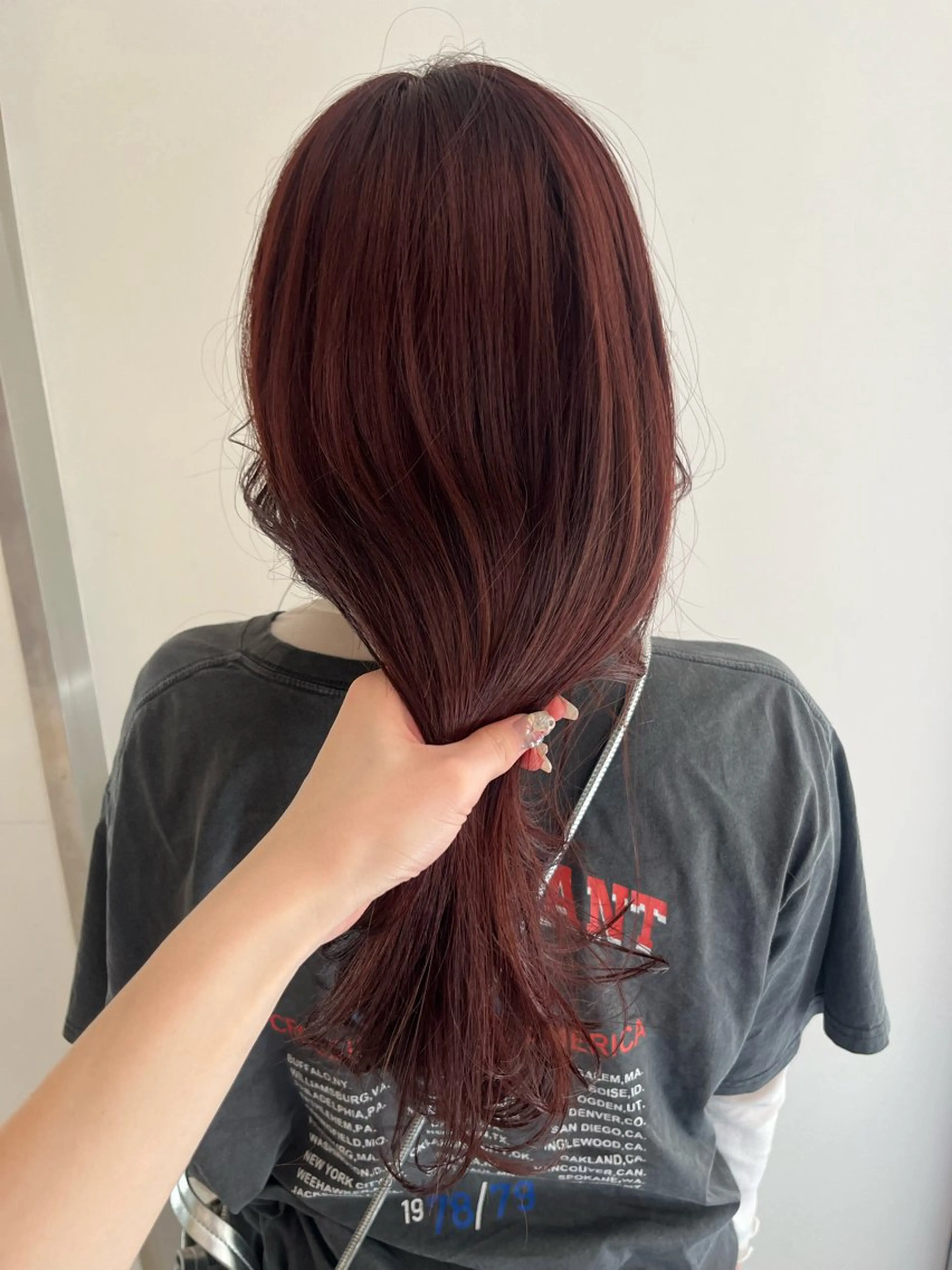 ロング カラー ブリーチ ダブルカラー ブリーチなしカラー レッドカラー ヨシカ/透明感カラー 酸性ストレートのヘアスタイル