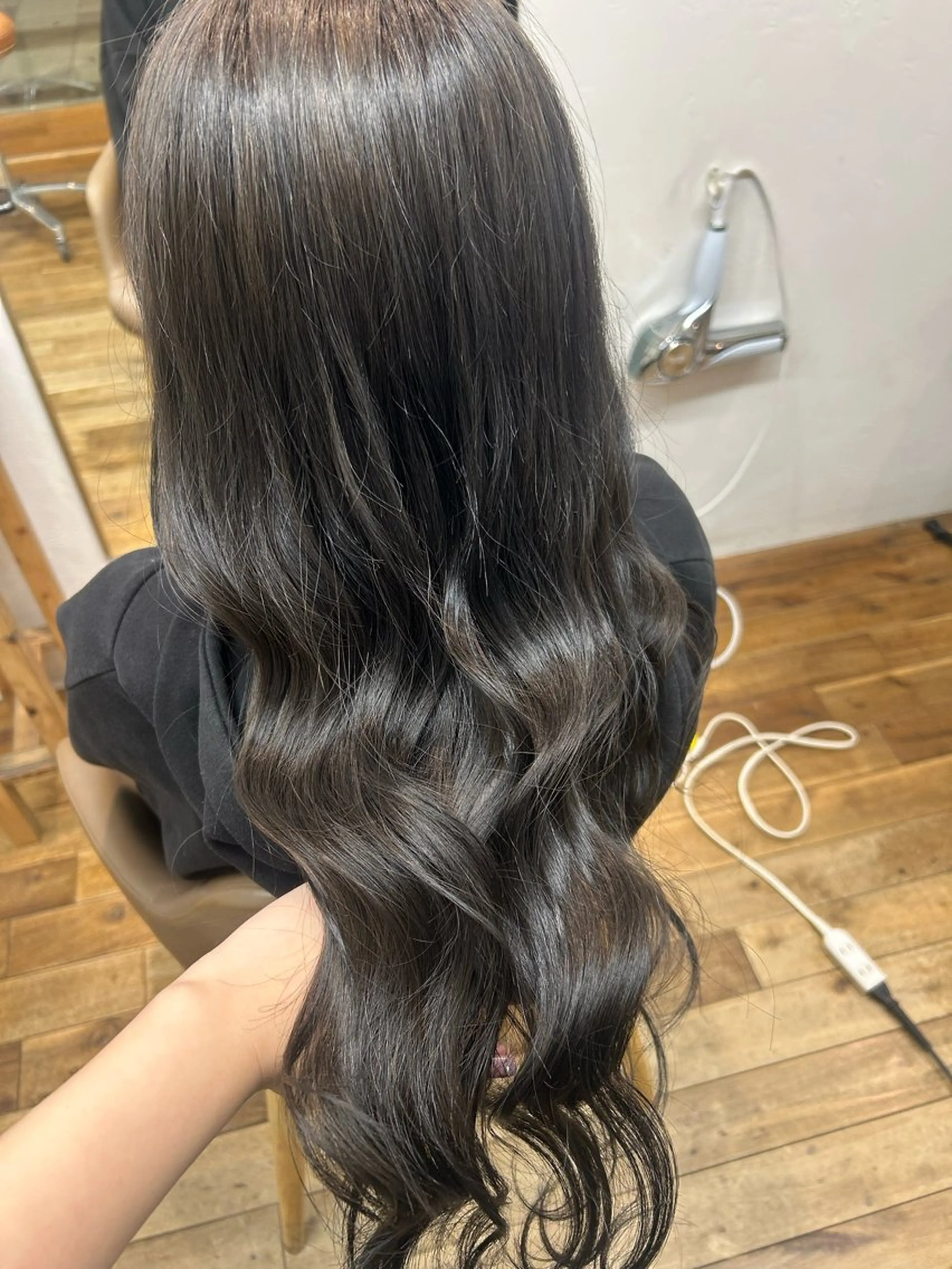 ロング カラー アッシュ アッシュグレー ブリーチ ヘアカラー 大阪デザインカラー/ カットモデル募集のヘアスタイル
