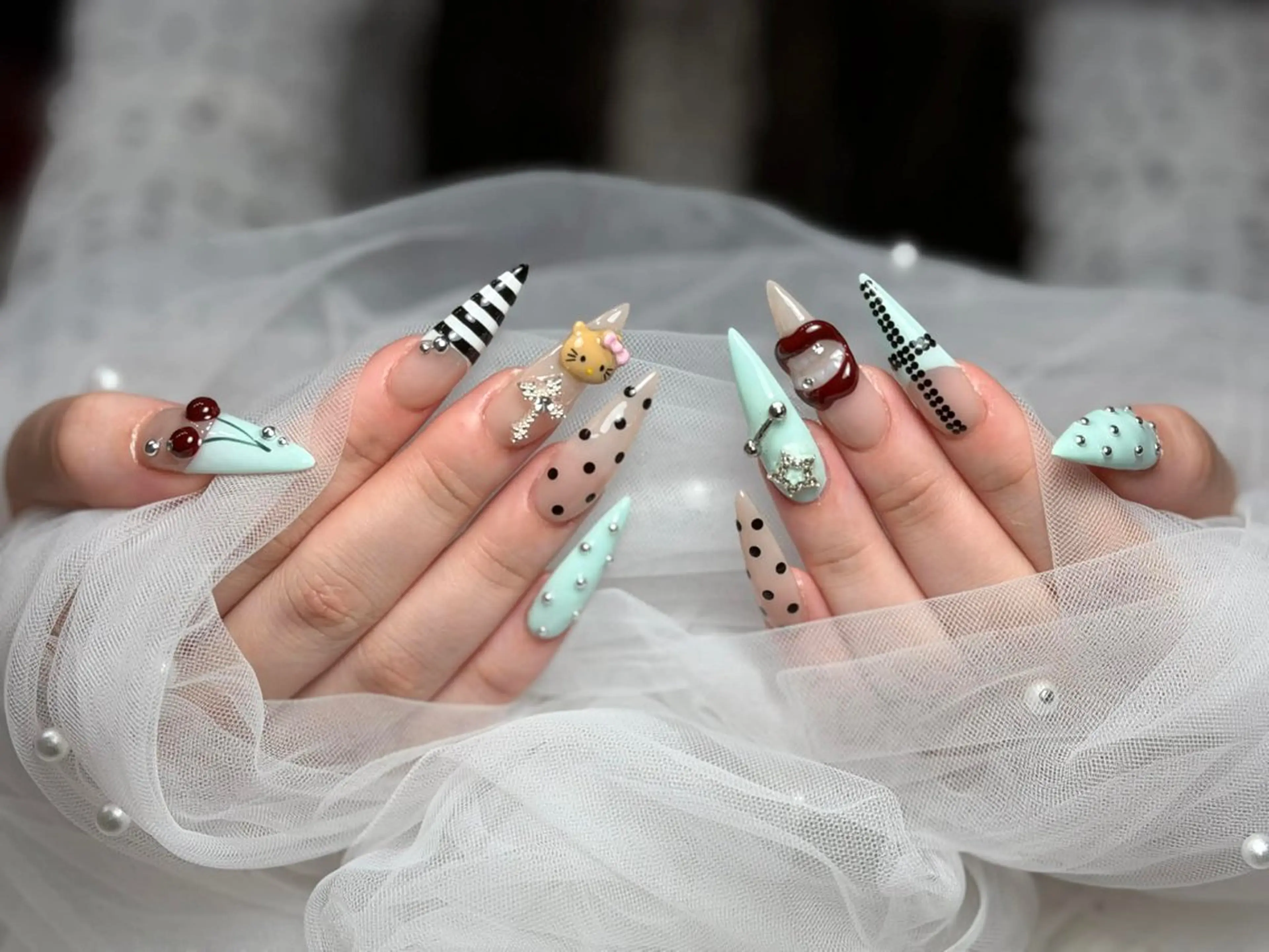 ネイル アートネイル 長さ出し ジェルネイル マグネットネイル ニュアンスネイル ハンドネイル Cloudy Chan 歌舞伎町のネイルデザイン