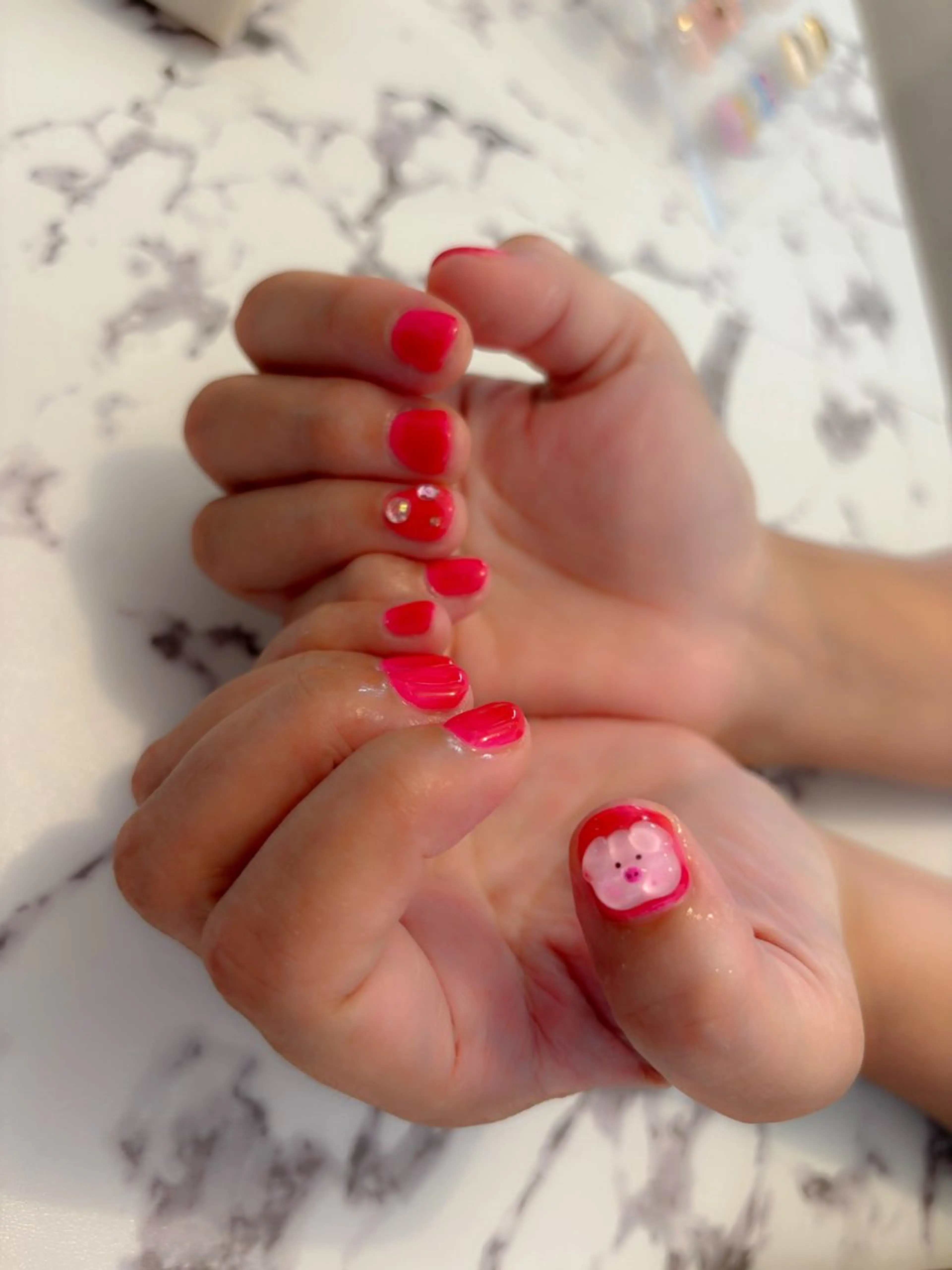 ネイル ワンカラーネイル ストーンネイル komohana salon🌺のネイルデザイン