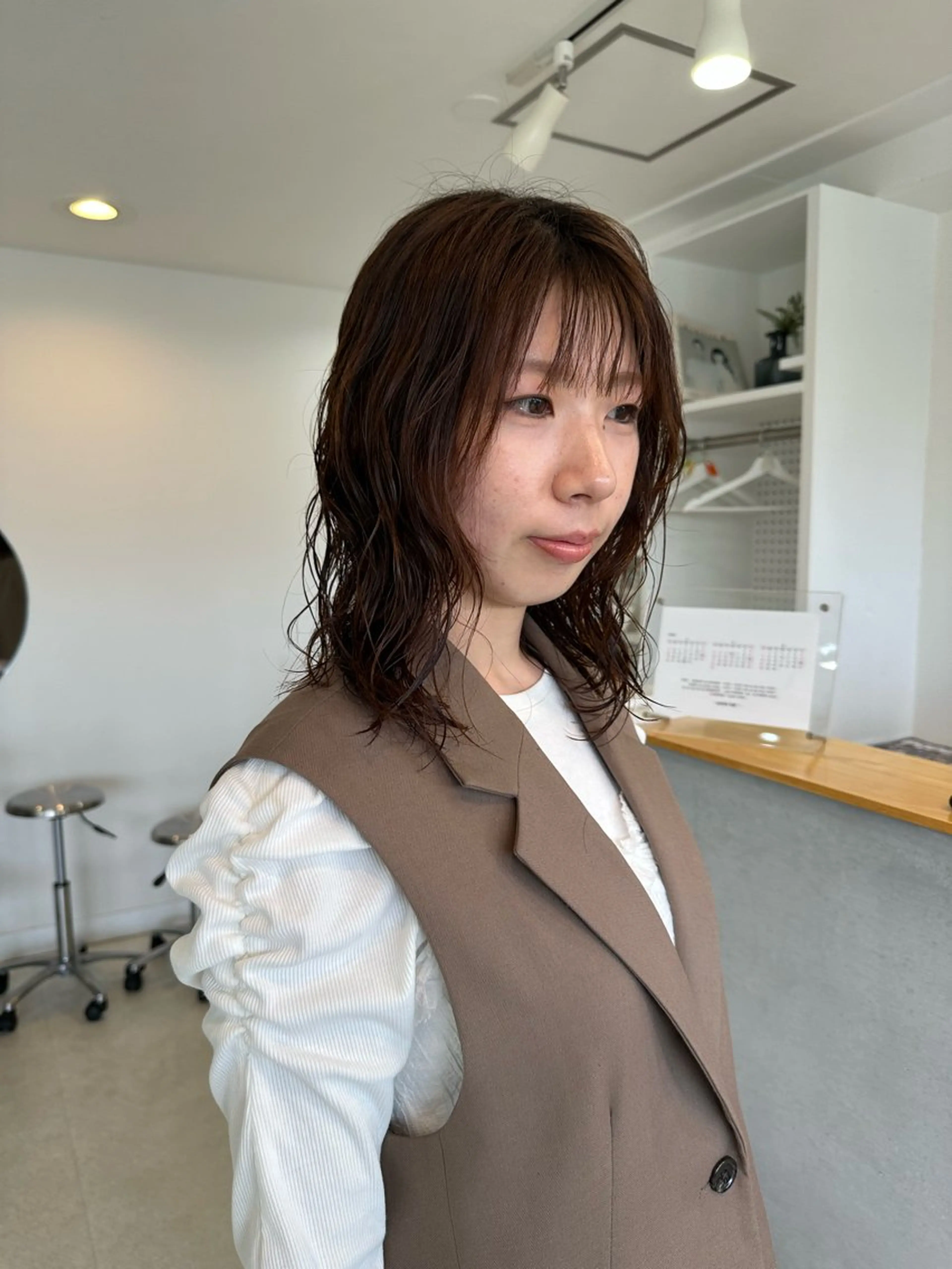 ミディアム パーマ ミディアムパーマ 顔周りカット カット パーマ enrichミヤモト ヒロヤのヘアスタイル