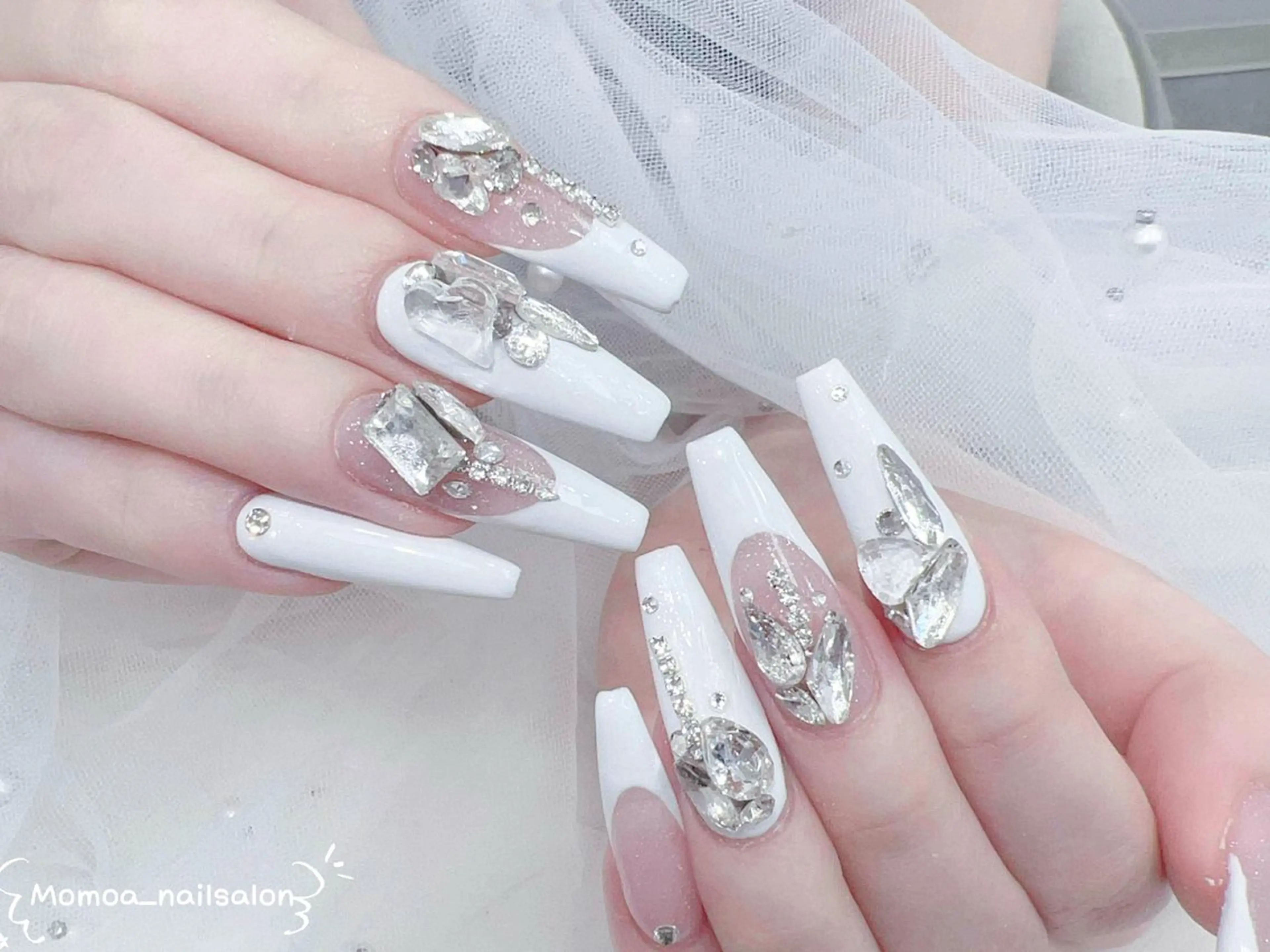 ネイル キラキラネイル 韓国ネイル スカルプネイル ハンドネイル MoMoA Nail ネイル長さ出し専門店のネイルデザイン