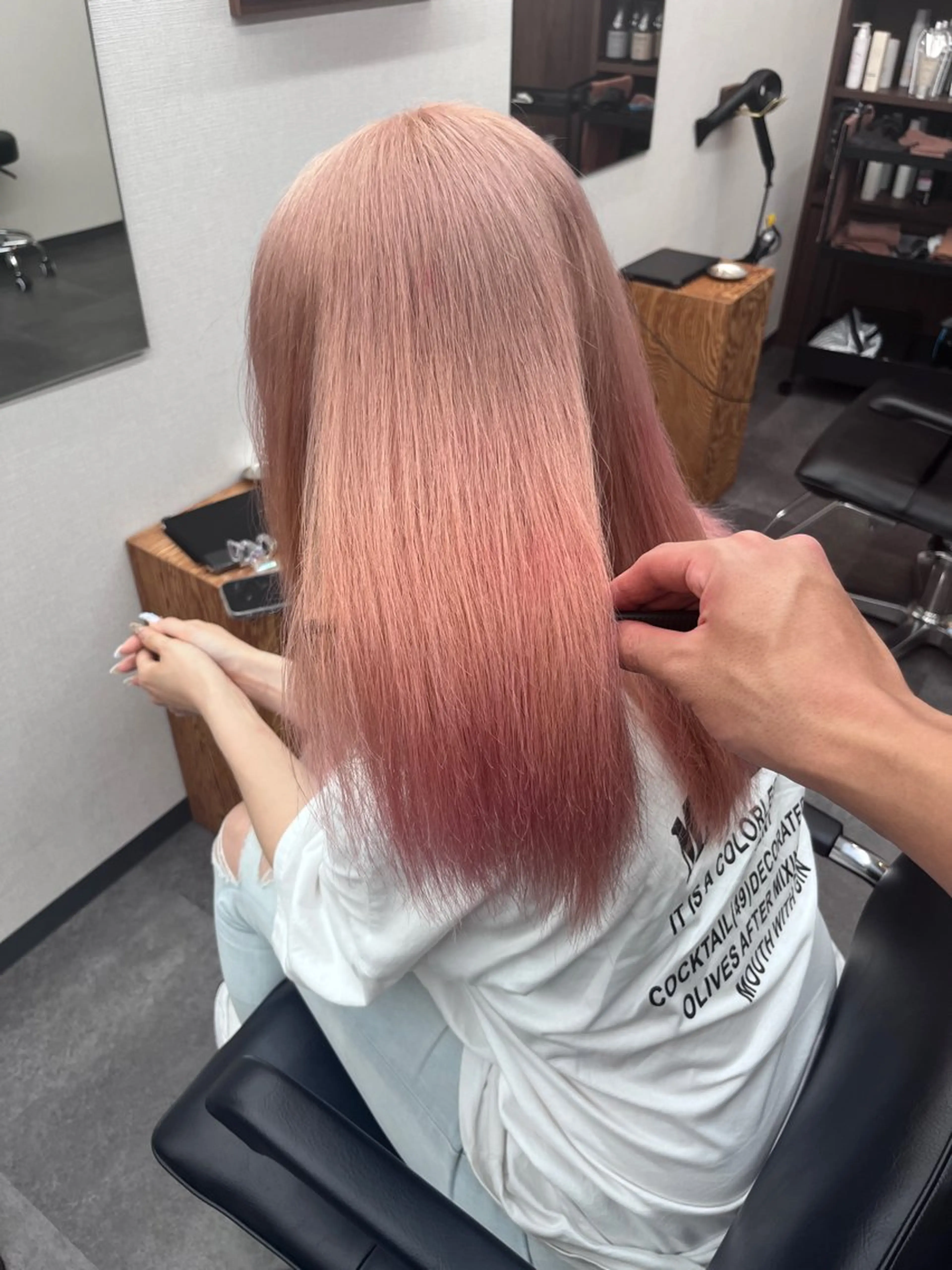 セミロング カラー ベージュカラー ブリーチ ピンクカラー ピンクベージュ SHUNTA /ブリーチ/レイヤーのヘアスタイル