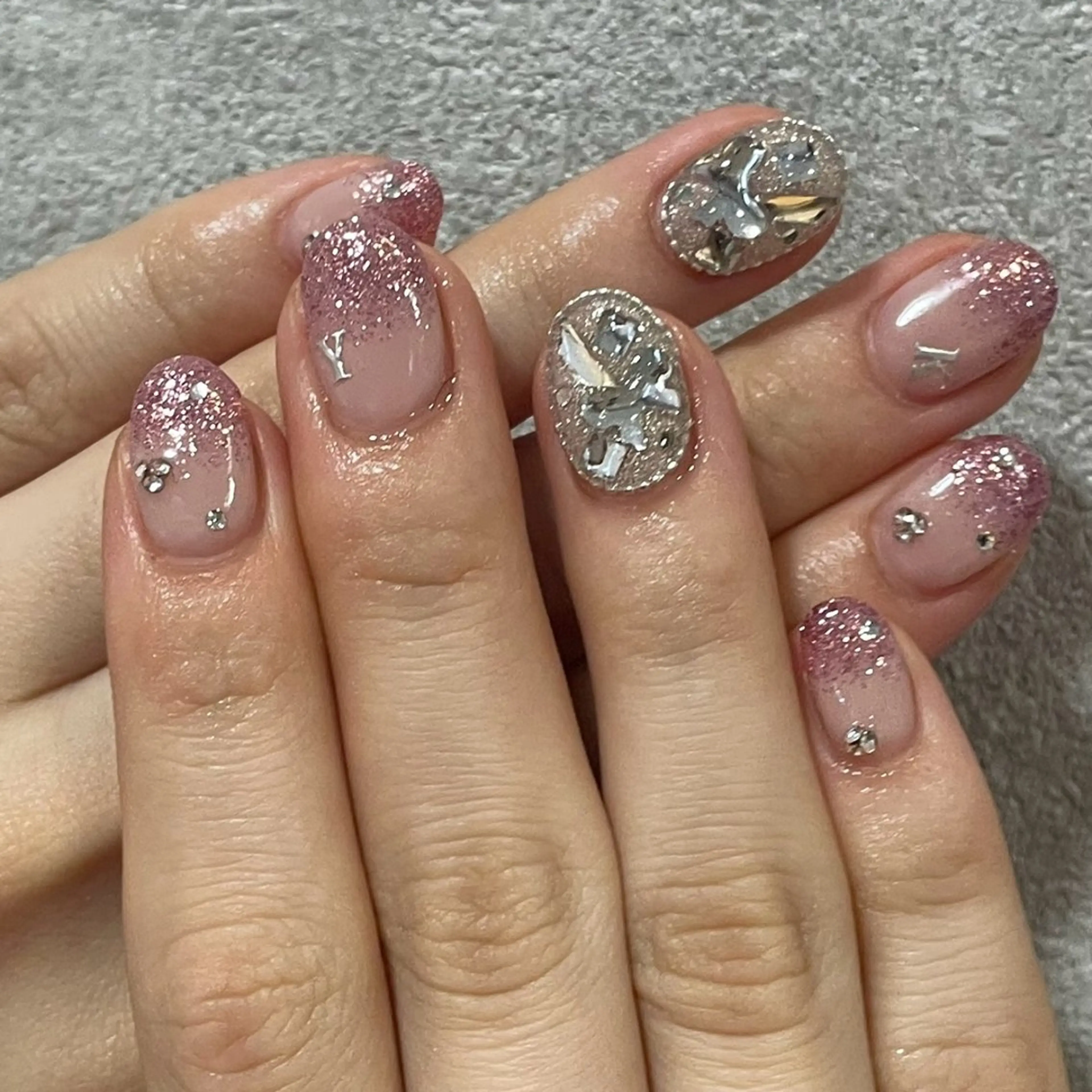 ネイル ハンドネイル 𝑟𝑖𝑠𝑎 🕯‎🤍のネイルデザイン