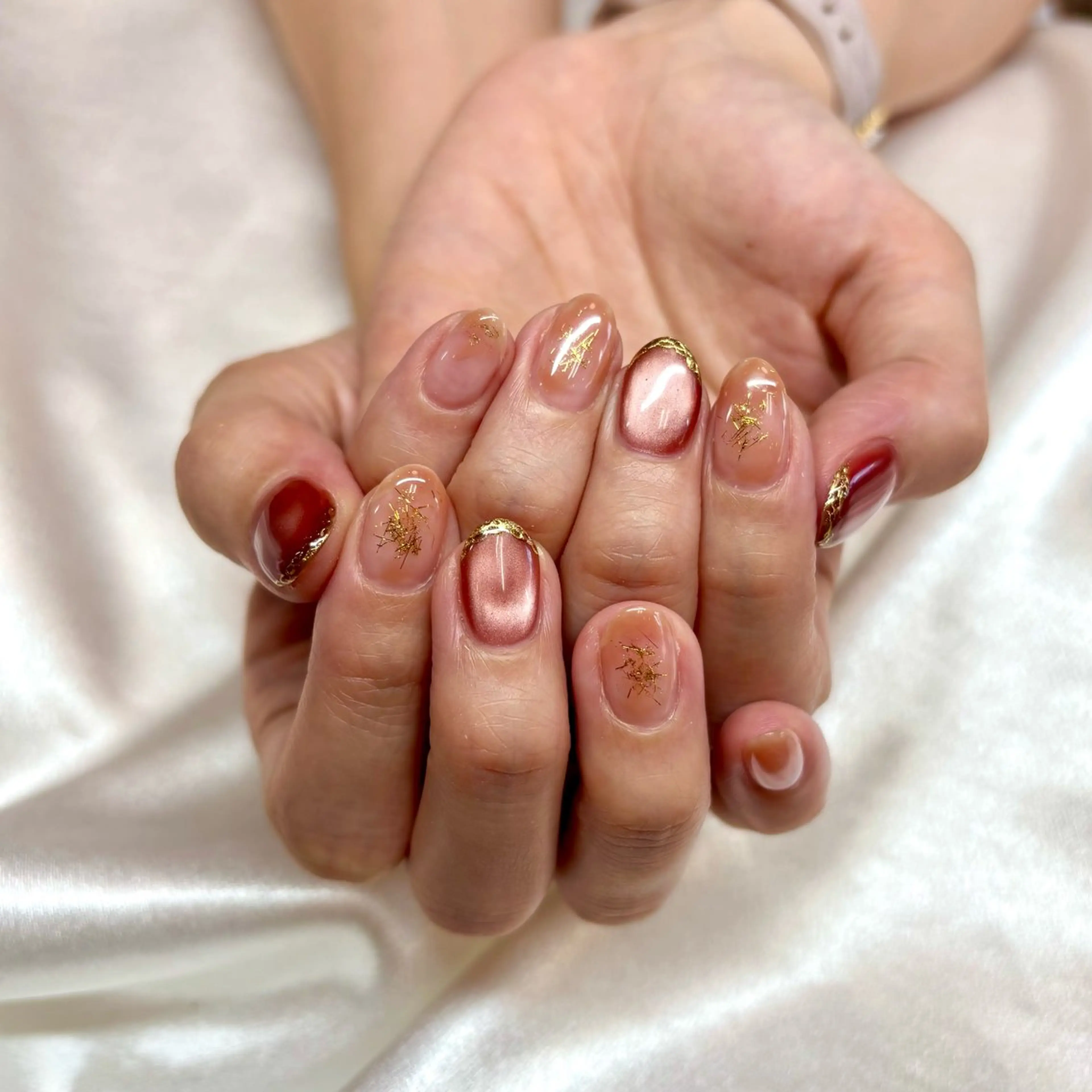 ネイル ニュアンスネイル 赤色 lealea Ayakaのネイルデザイン