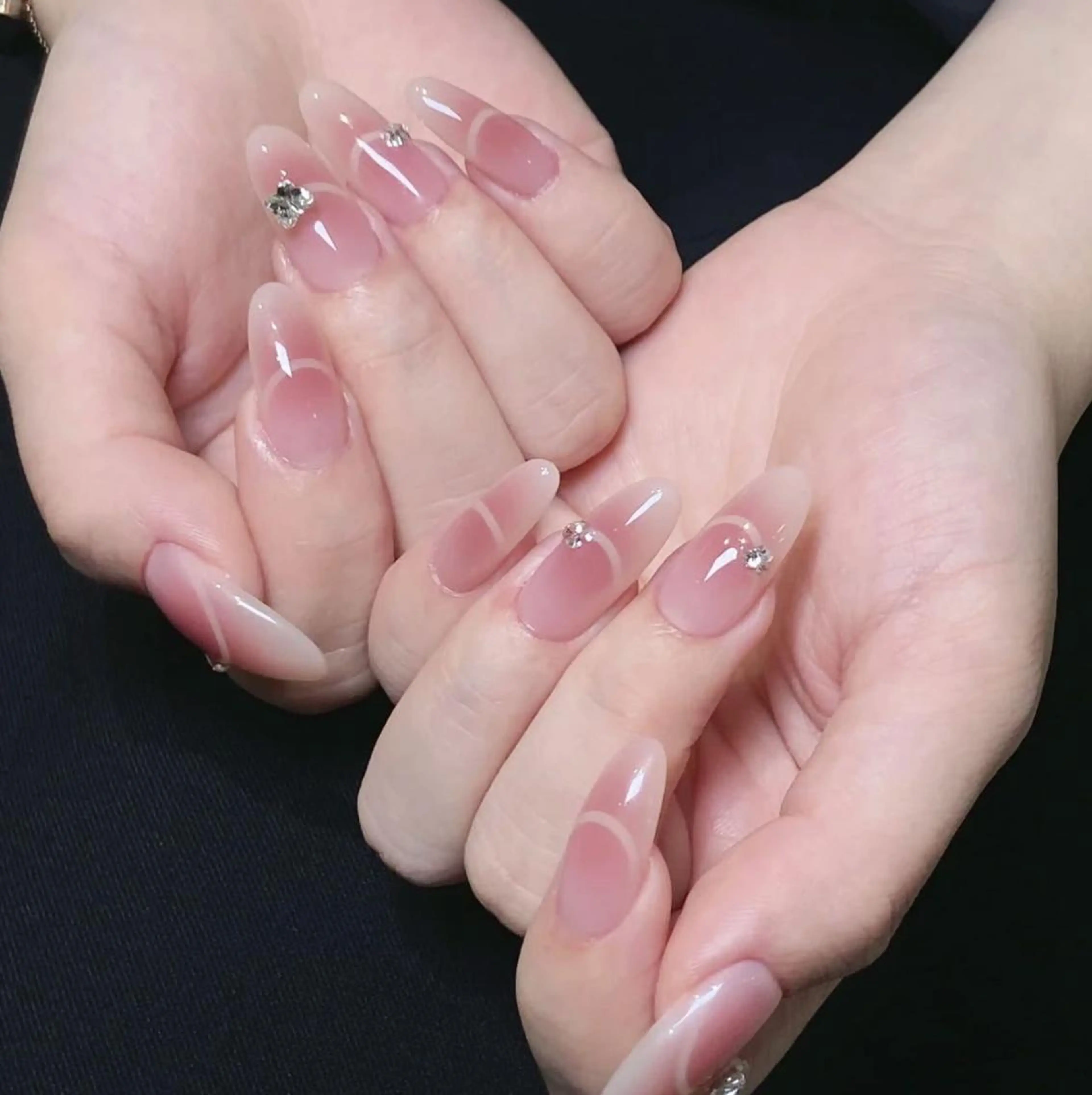 ネイル アートネイル 長さ出し ネイルチップ Queens テイのネイルデザイン