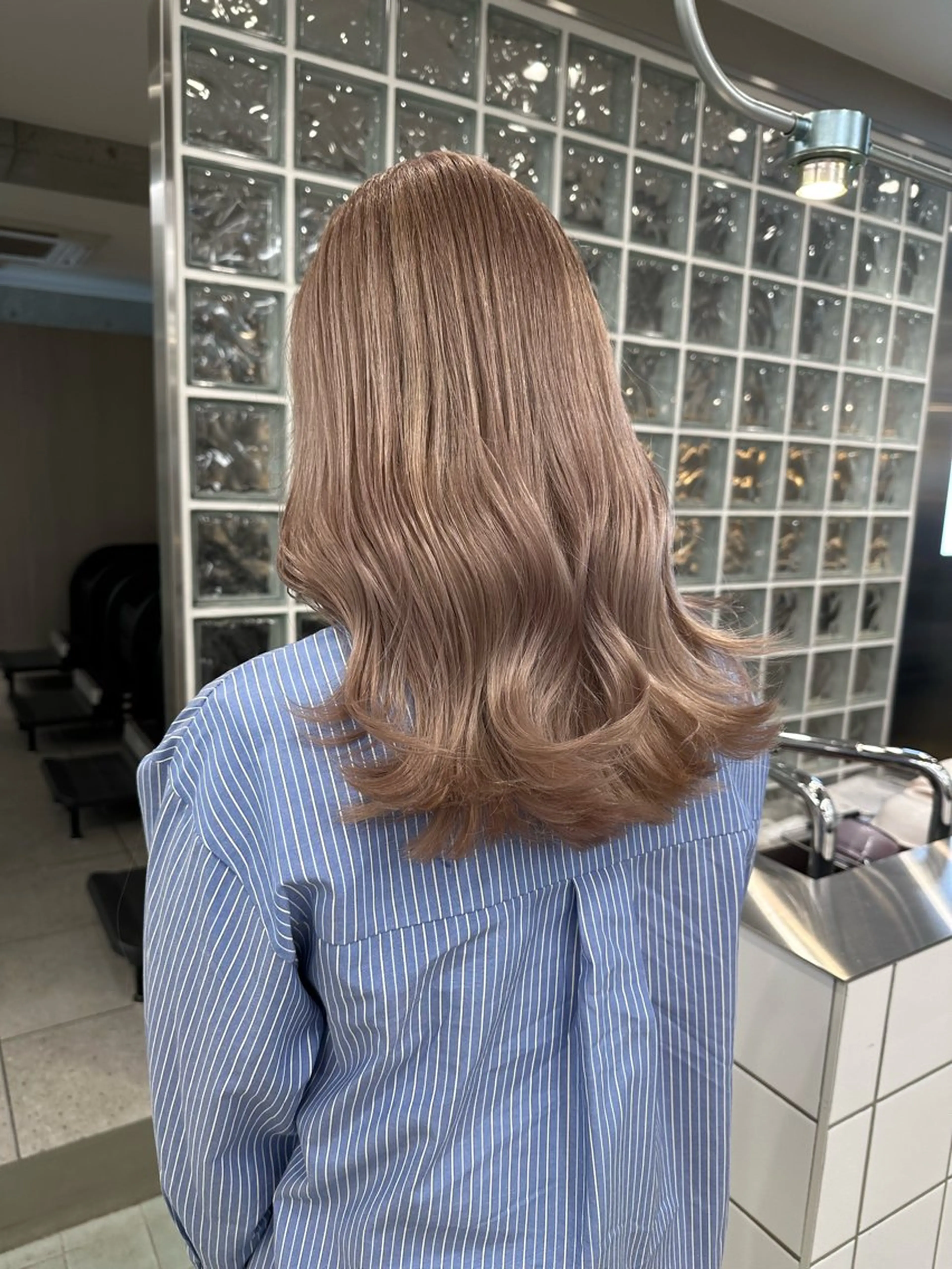 セミロング カラー ベージュカラー ミルクティーベージュ ブリーチカラー💫 Miku🫶🏻のヘアスタイル