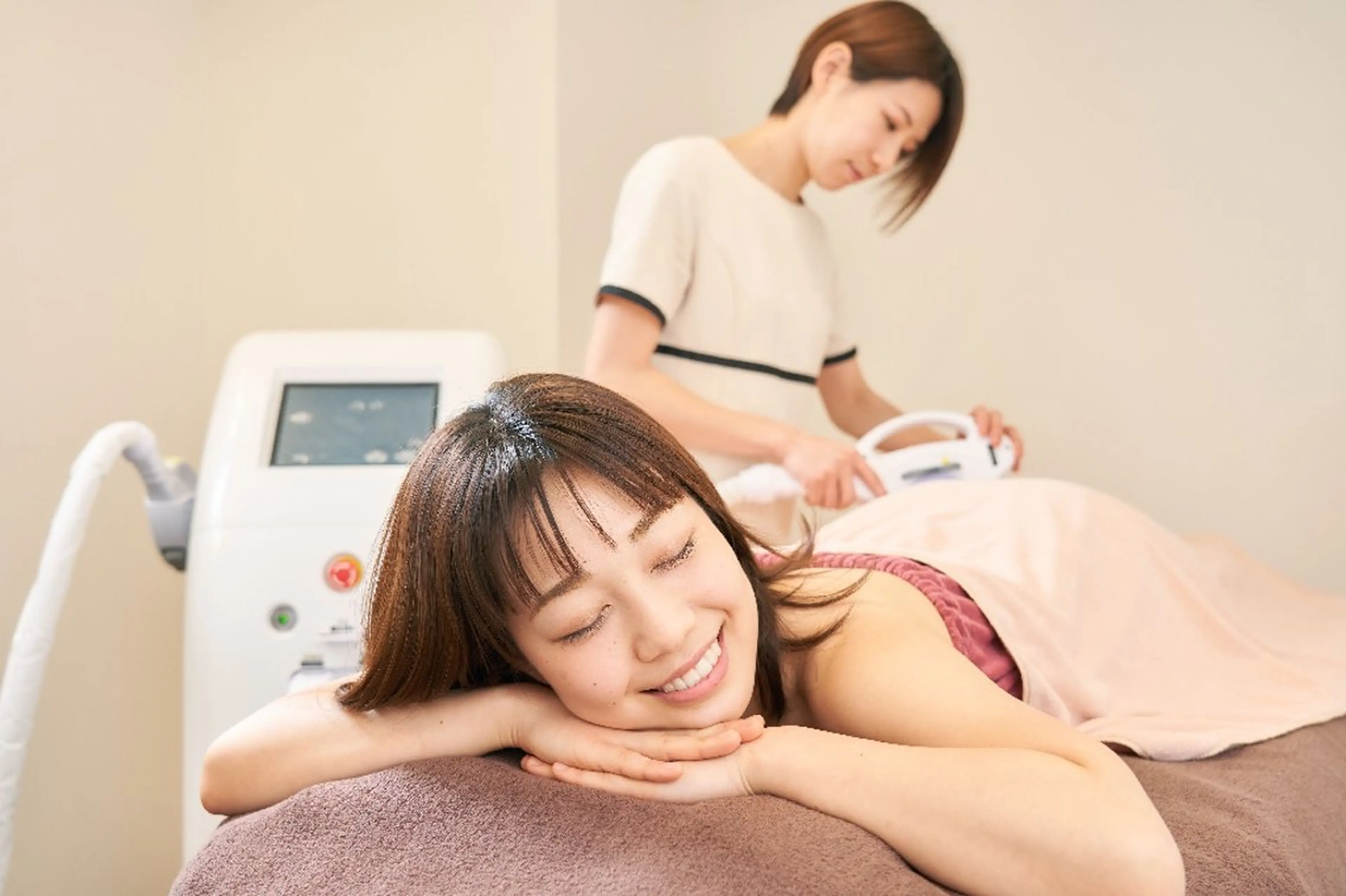 新！毛穴レス脱毛◎人気No.1⭐顔うなじVIO込み全身脱毛¥7000の写真