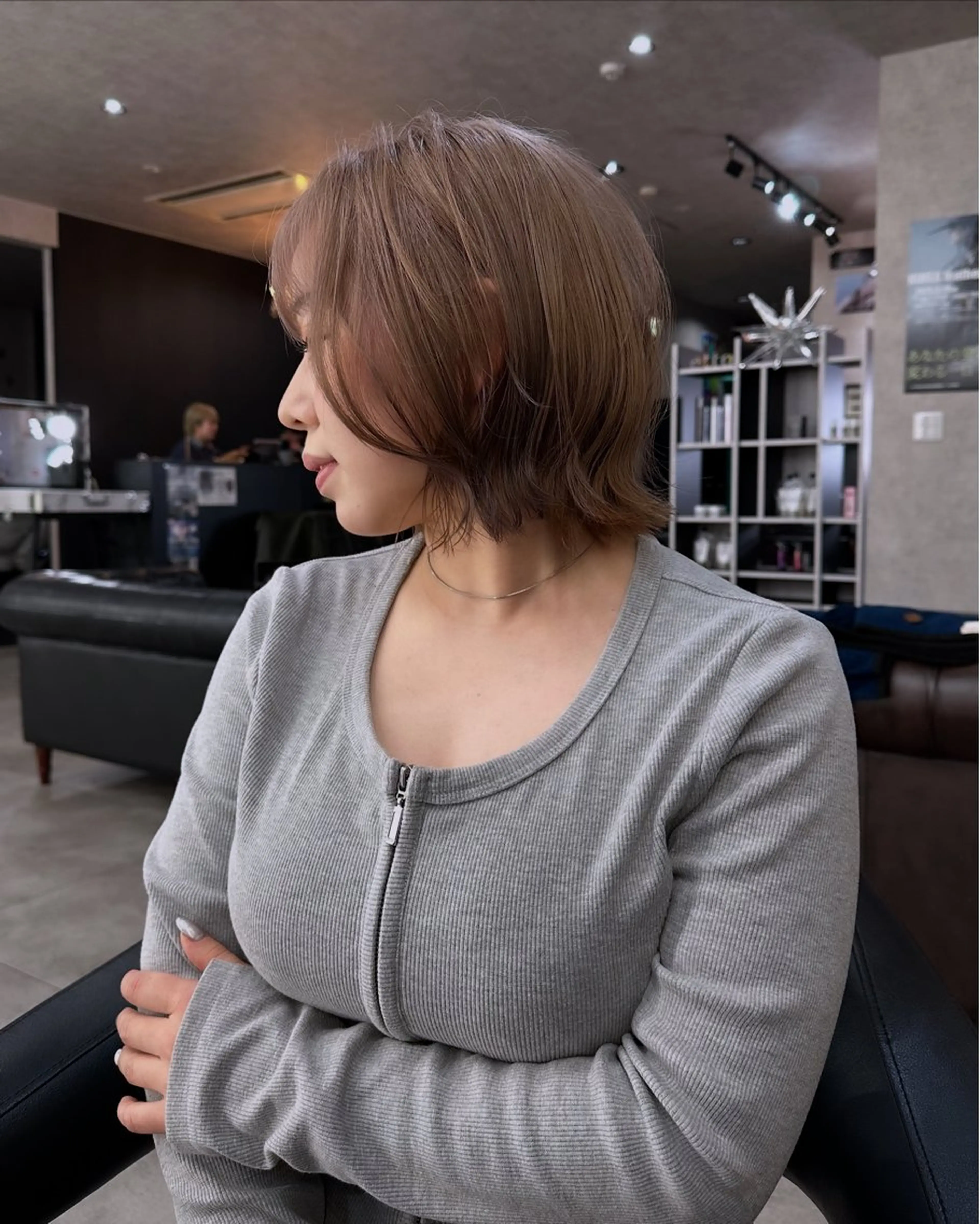 ミディアム カラー ベージュカラー ブリーチ 透明感カラー ミルクティーベージュ 徳永 瑚心のヘアスタイル