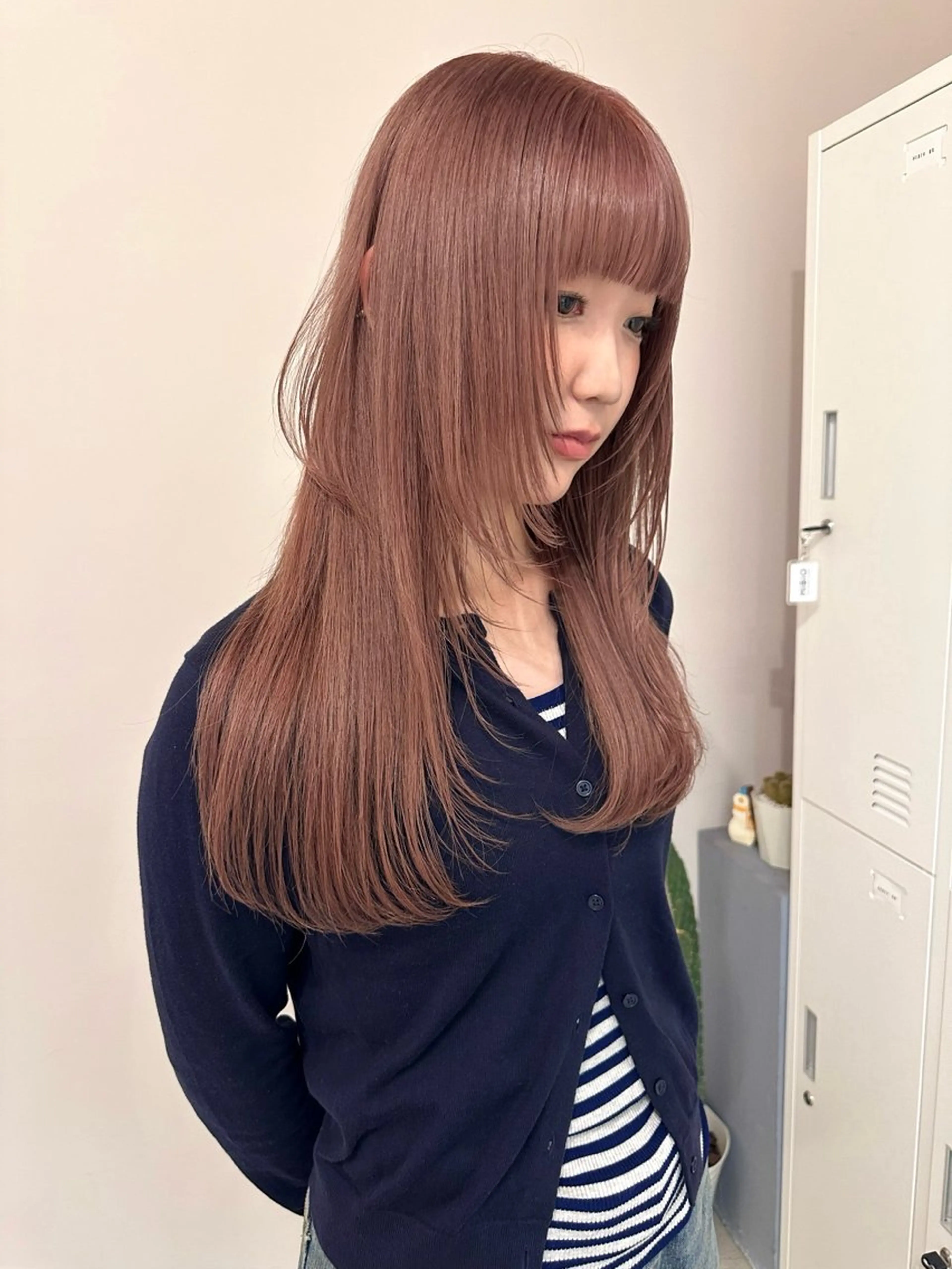 ロング Hug👩🏼‍🦱 ハイトーンボブのヘアスタイル