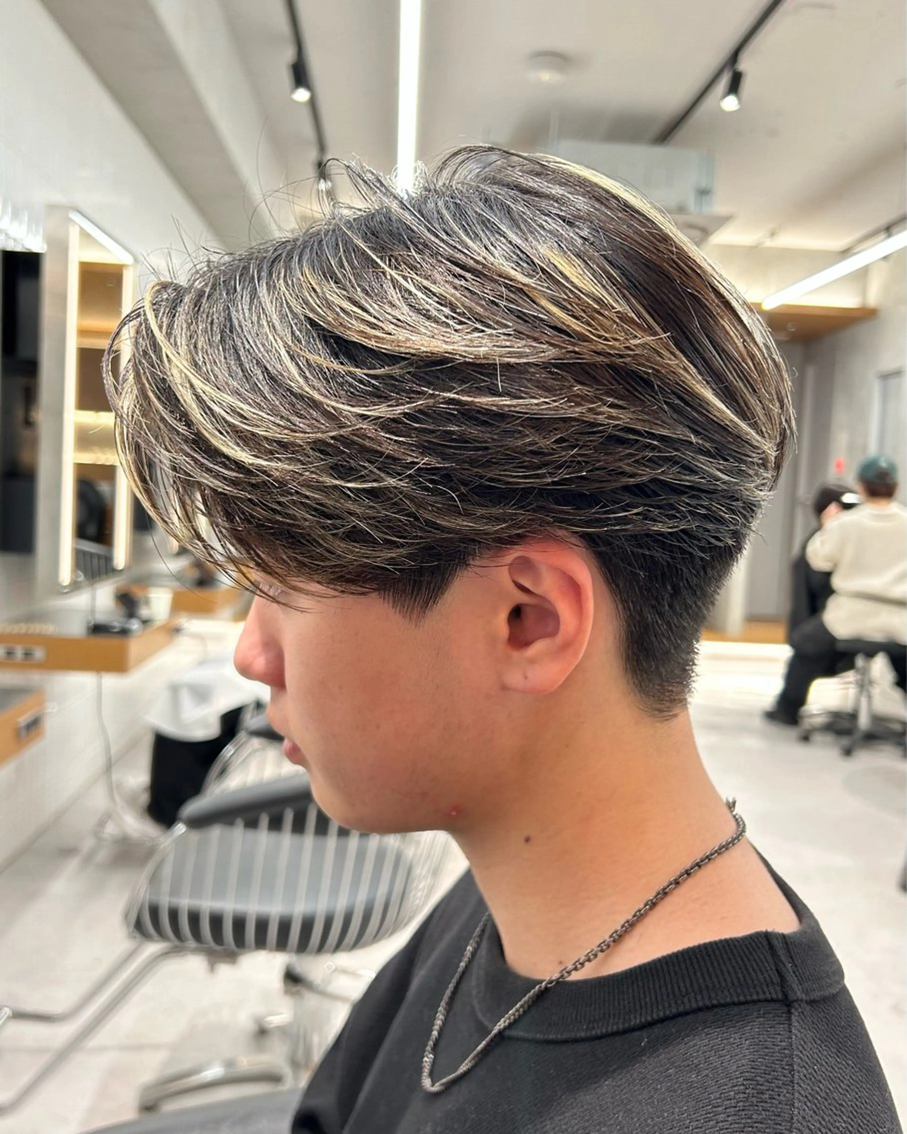 パーマ メンズ カット パーマ ヘアセット 圧倒的 毛流れ センターパートのヘアスタイル