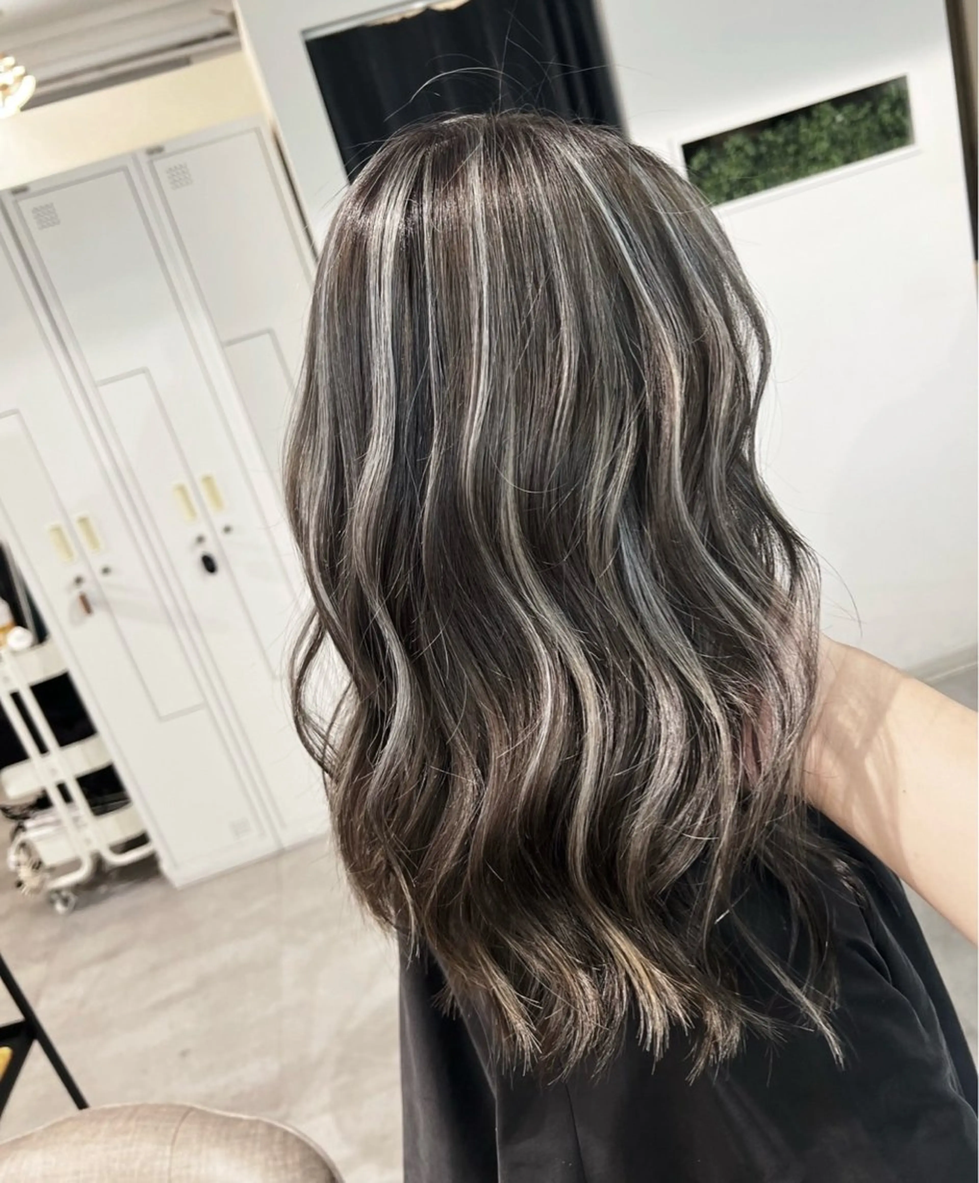 セミロング カラー ダークグレー ダークグレージュ グレージュ ハイライトカラー ハイライト ヘアカラー トリートメント ROBIN所属・指名数No.1 /NAOYAのヘアスタイル