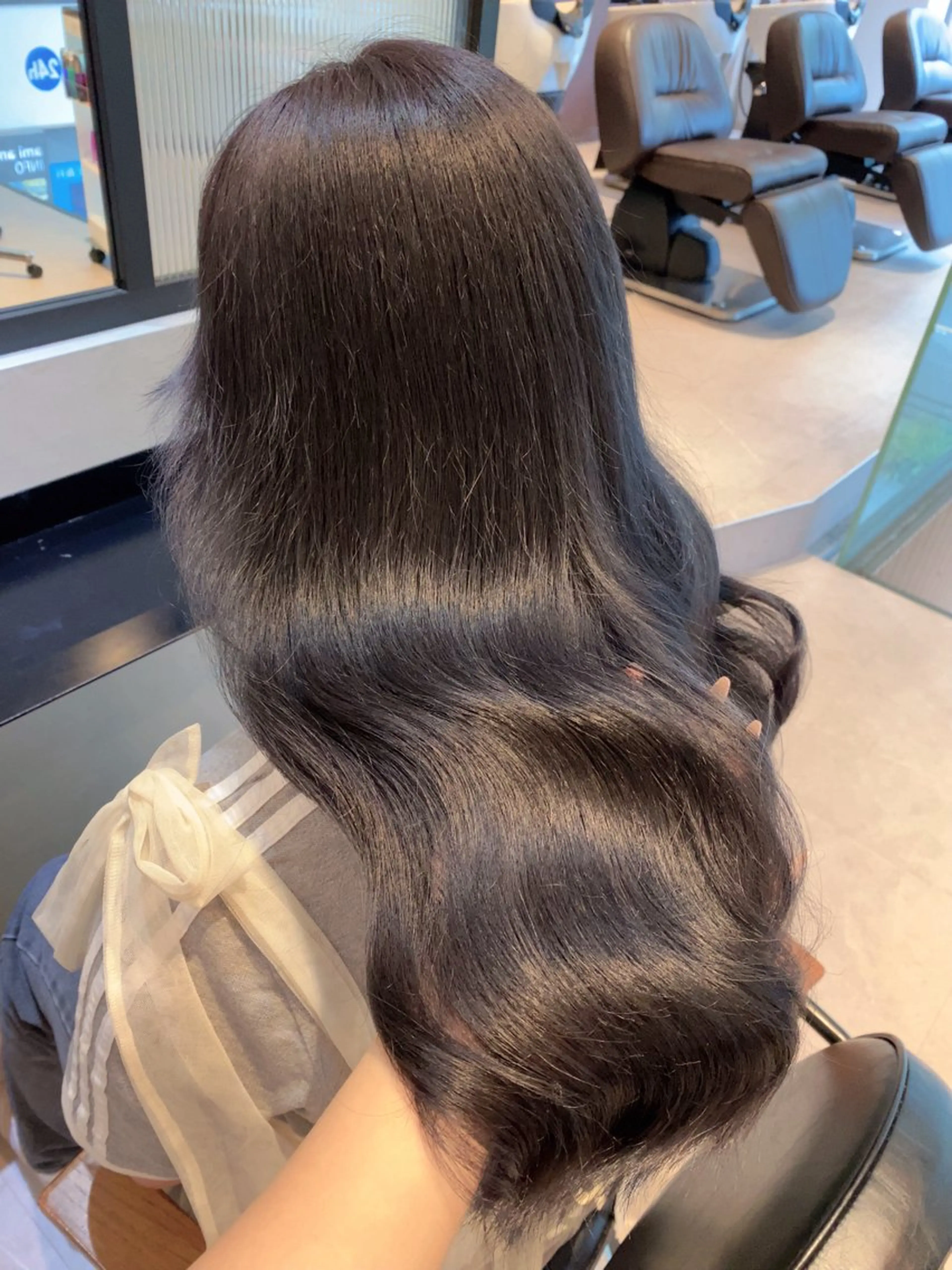 ロング カラー ブリーチ 透明感カラー ダークグレー 韓国風ヘア カット ヘアカラー トリートメント 有働由良／ハイトーン ／韓国メンズヘアのヘアスタイル