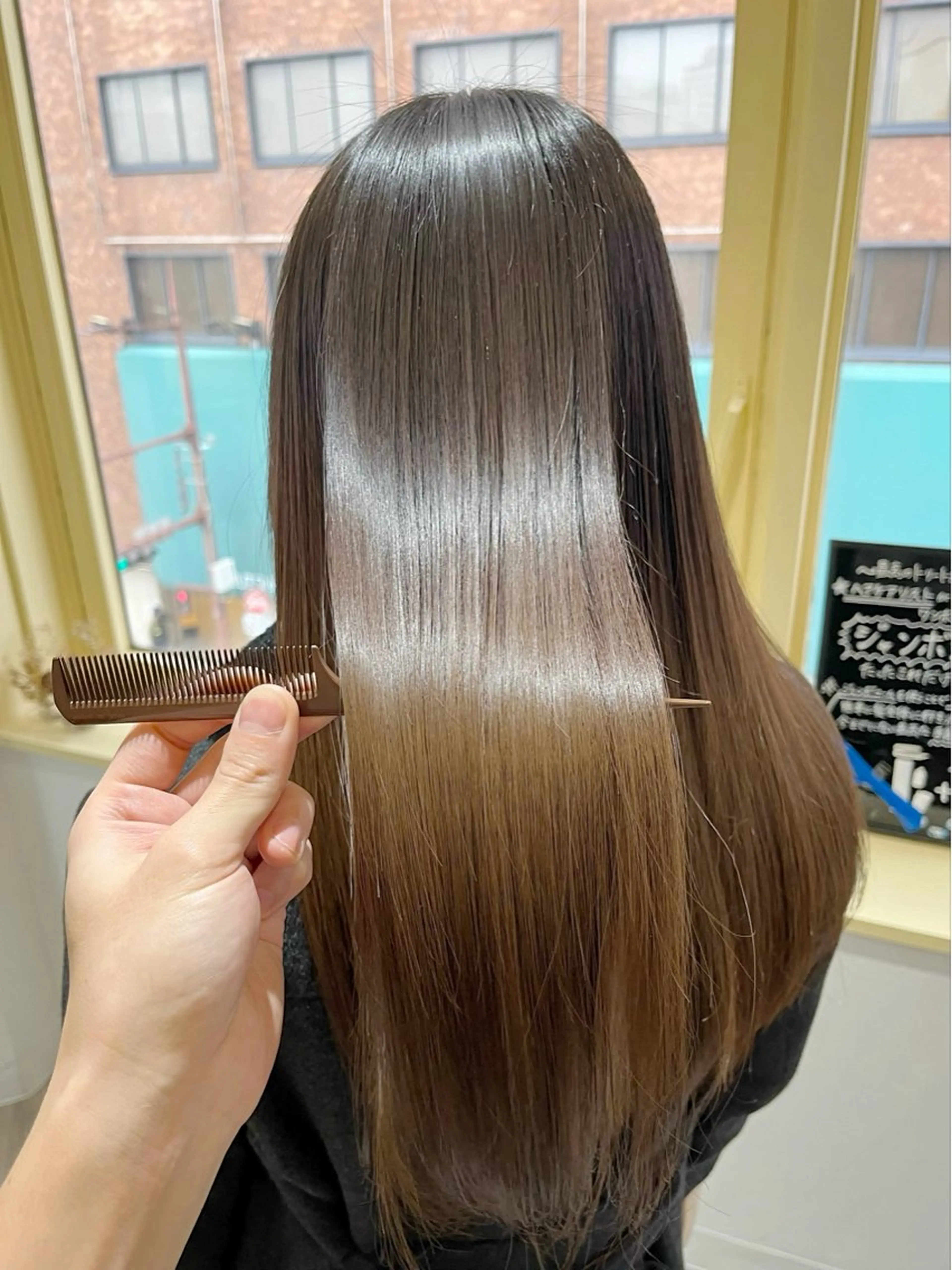 セミロング カラー ワタイショウタ 髪質改善✨眉毛サロンのヘアスタイル